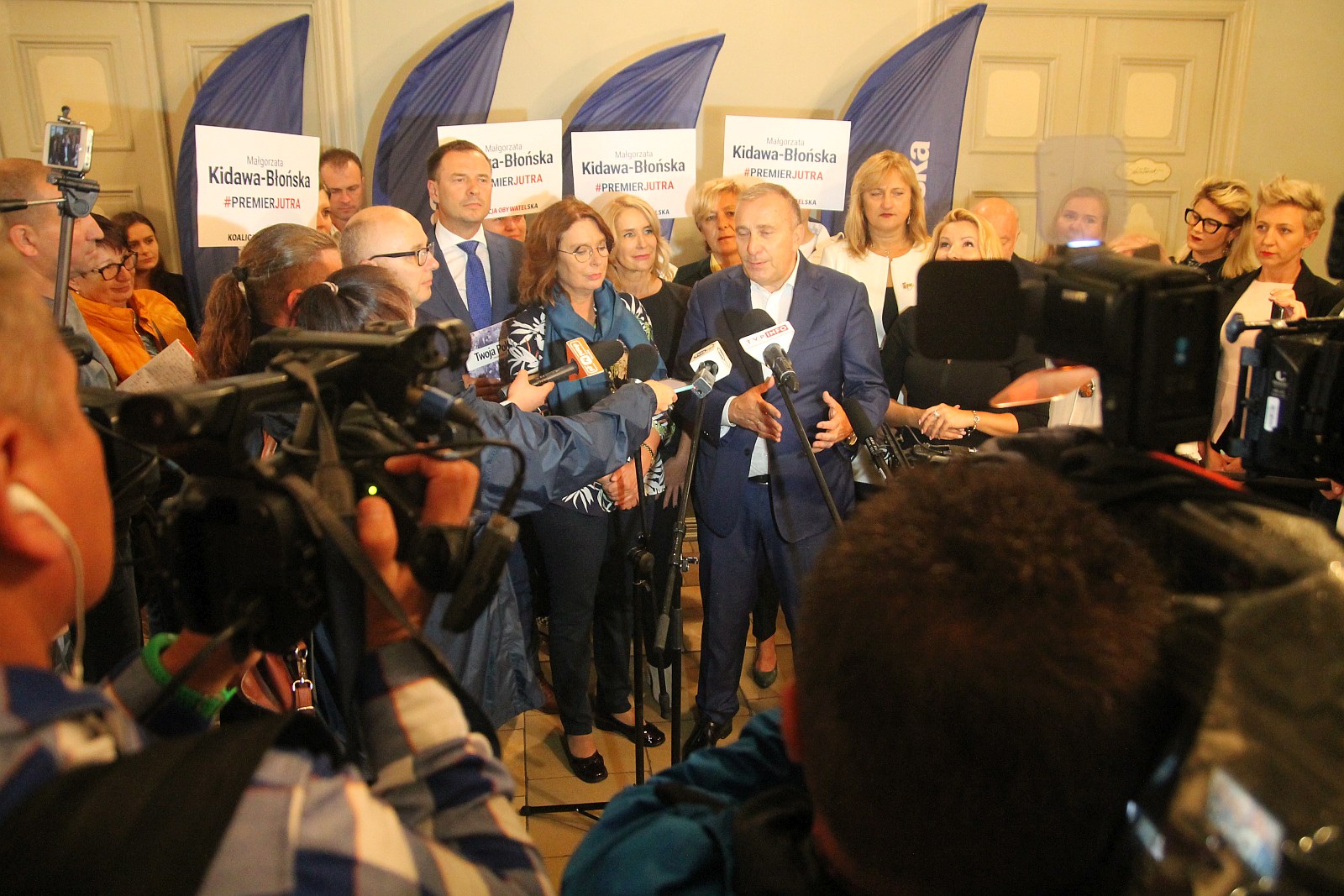 Kidawa-Błońska rozpoczęła namawiała legniczan do pójścia do urn