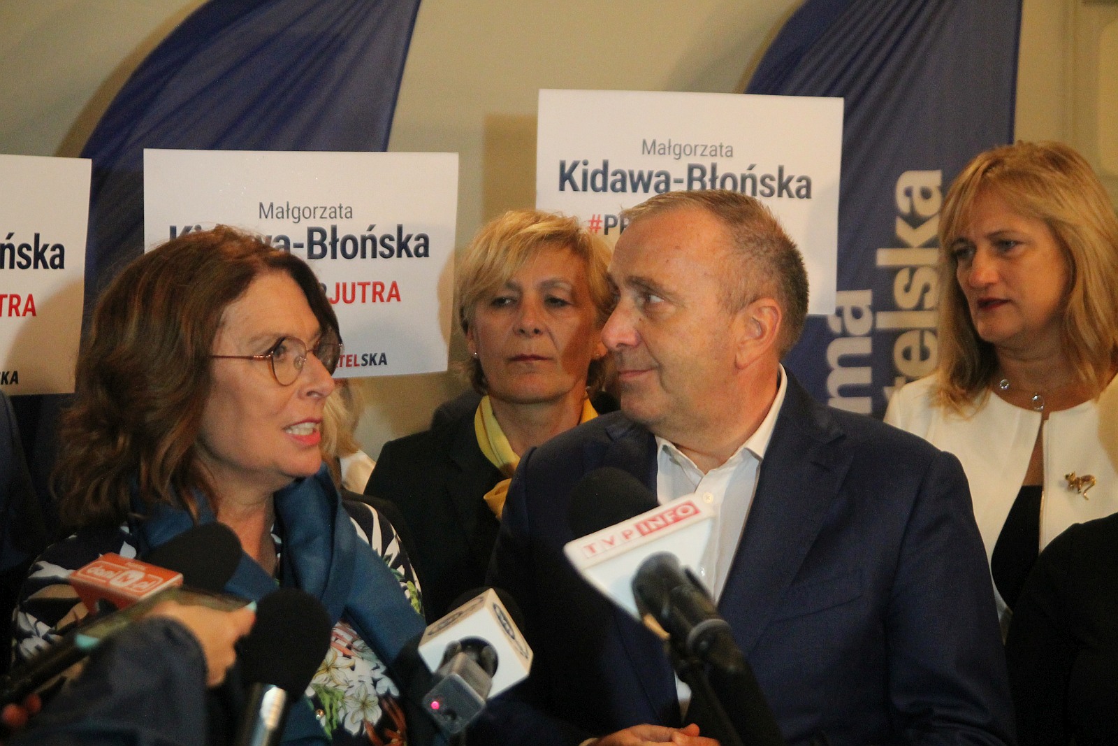 Kidawa-Błońska rozpoczęła namawiała legniczan do pójścia do urn