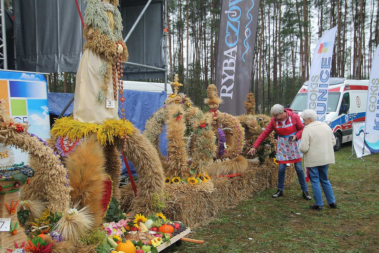Mimo deszczu na dożynkach w Miłogostowicach nikt się nie nudził