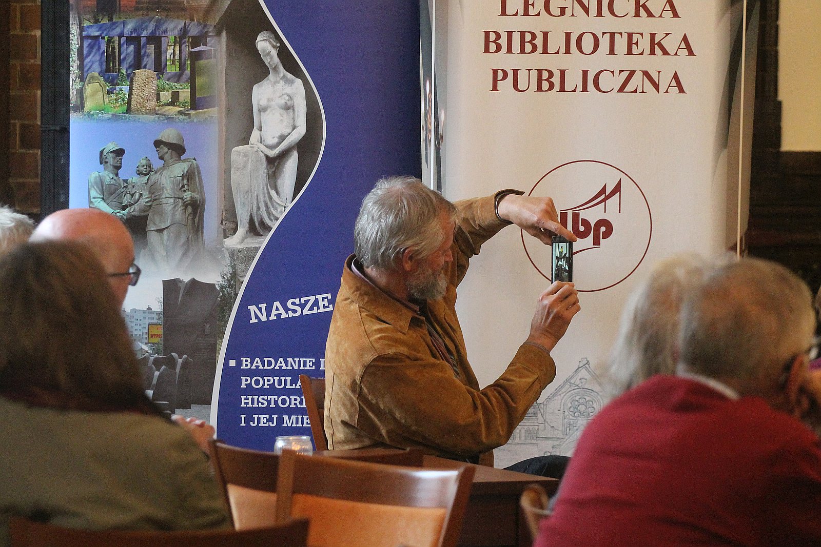 zyd w bibliotece  zyd w bibliotece  zyd w bibliotece  zyd w e
