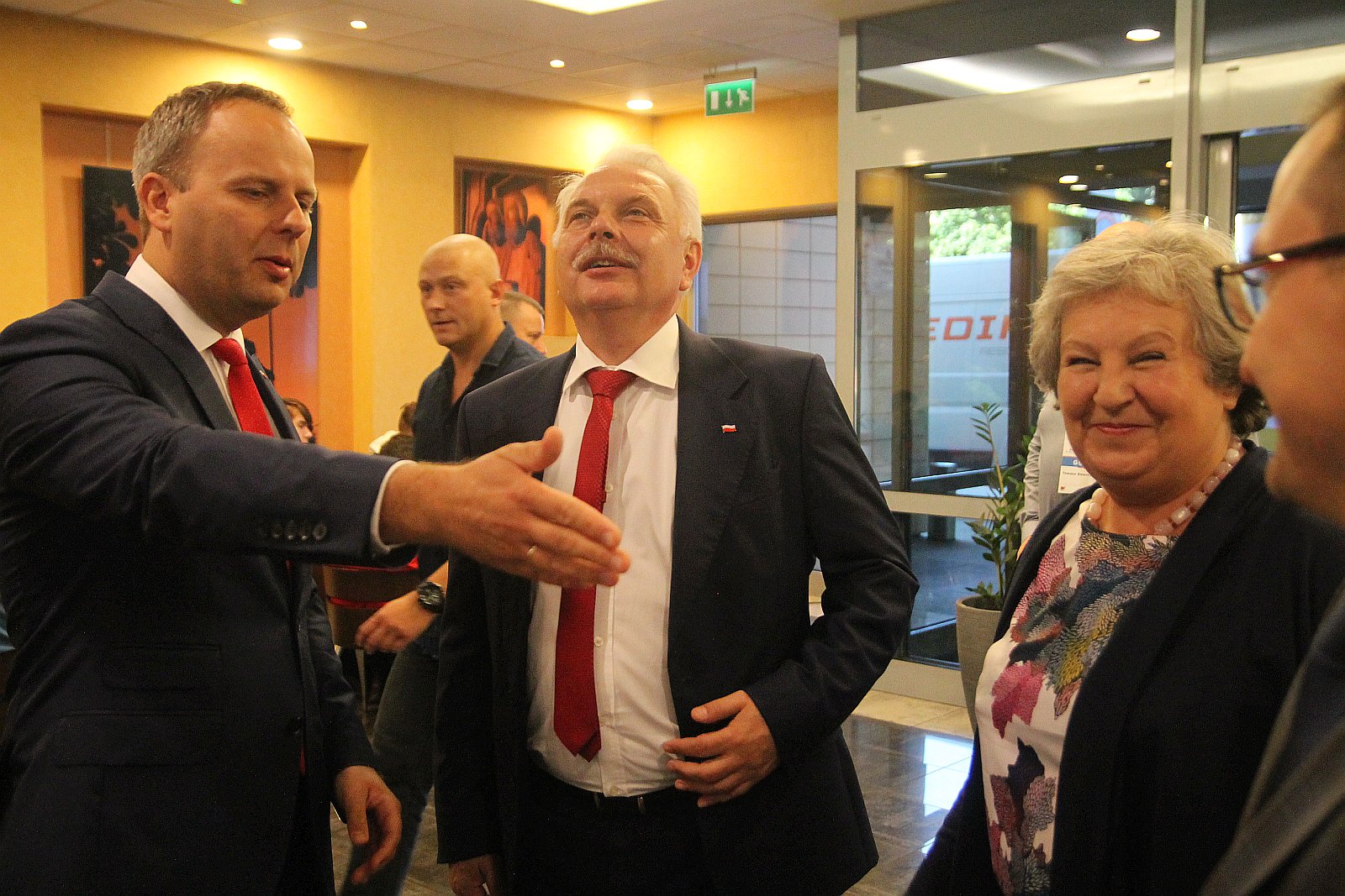Osiem nowych karetek dla Dolnego Śląska