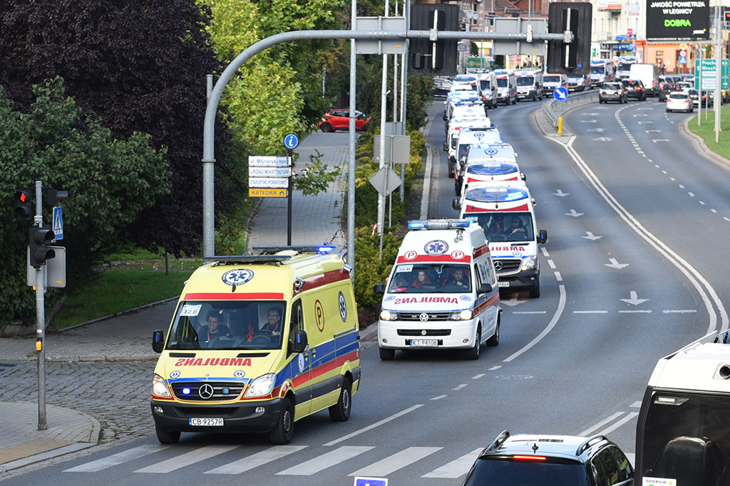 Parada karetek uczestników mistrzostw w ratownictwie
