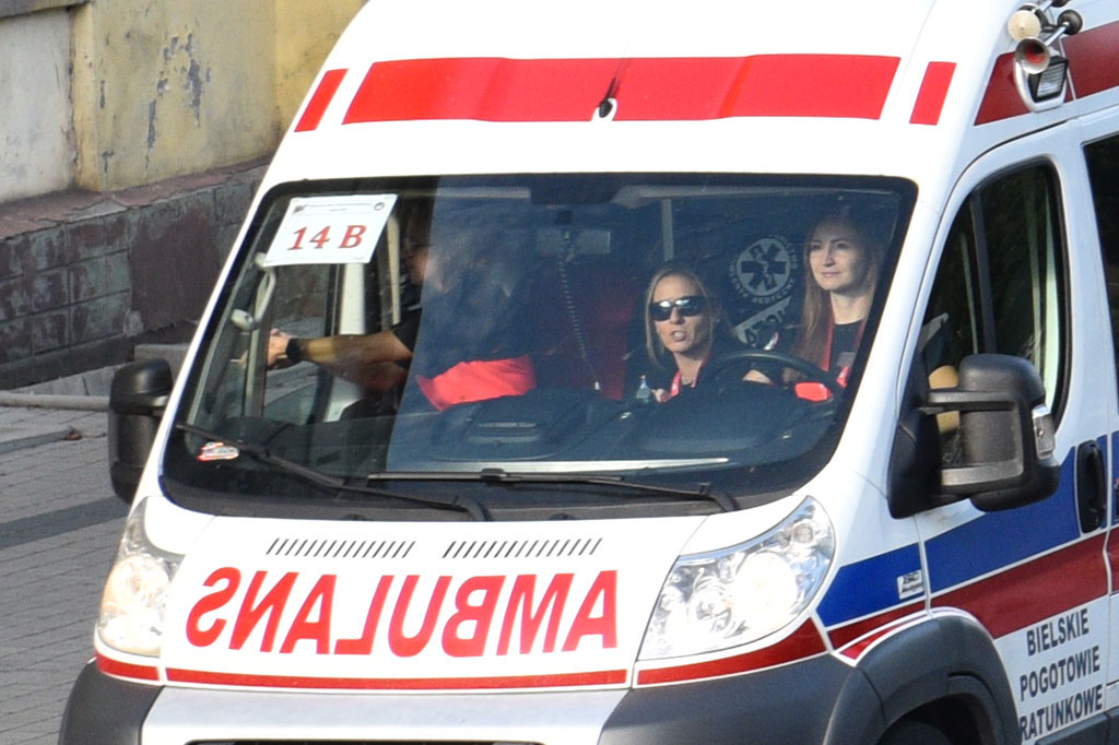 Parada karetek uczestników mistrzostw w ratownictwie