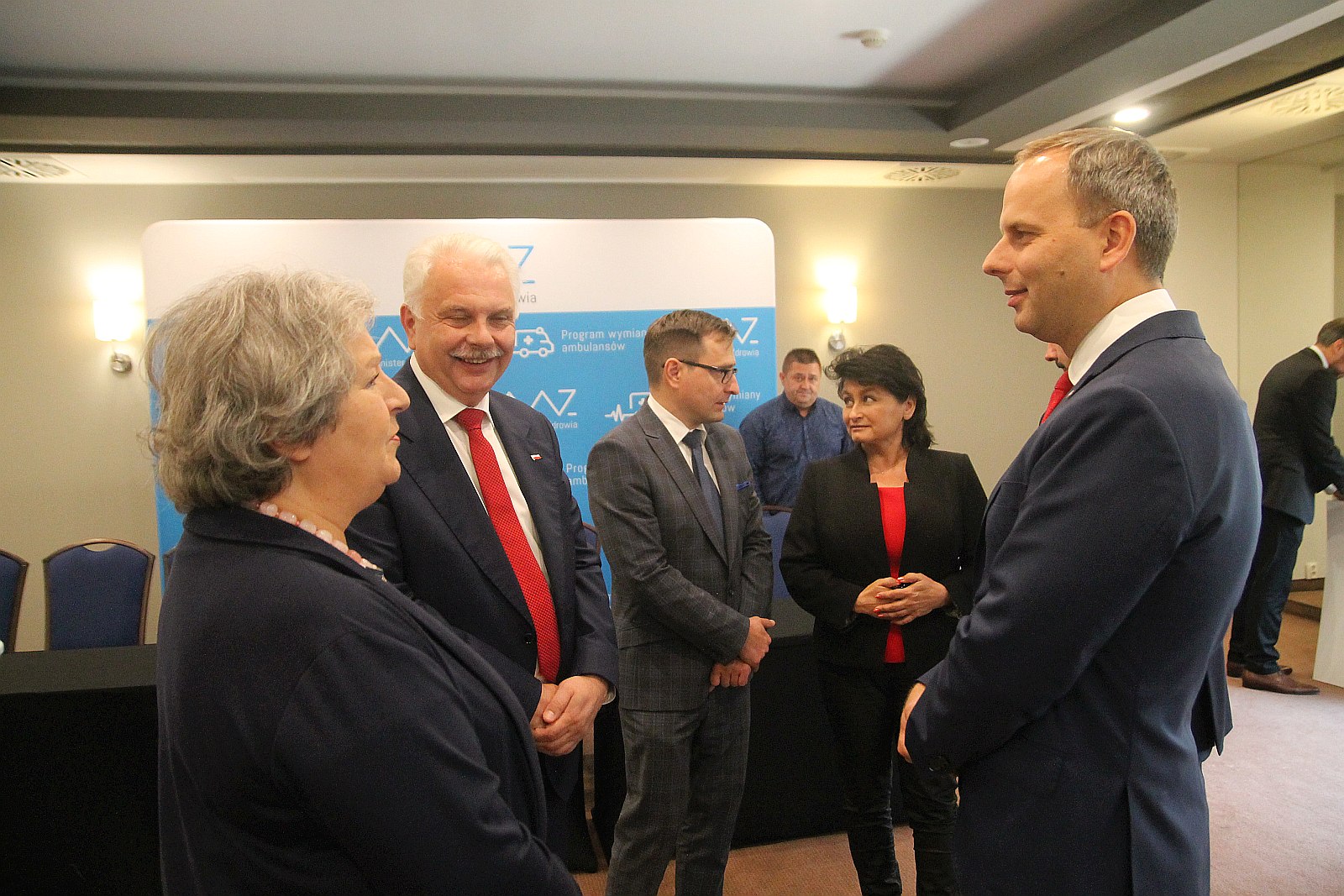 Osiem nowych karetek dla Dolnego Śląska