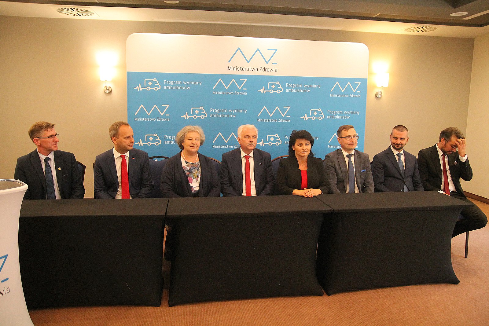 Osiem nowych karetek dla Dolnego Śląska