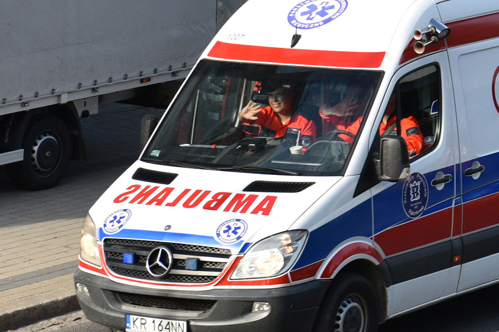 Parada karetek uczestników mistrzostw w ratownictwie