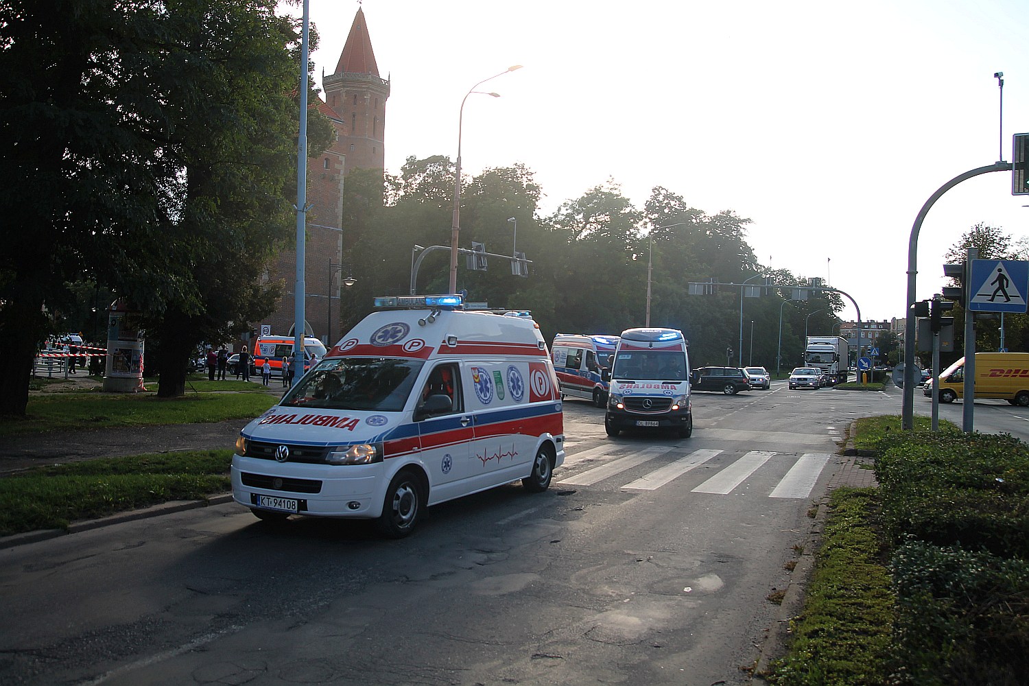 Parada karetek uczestników mistrzostw w ratownictwie