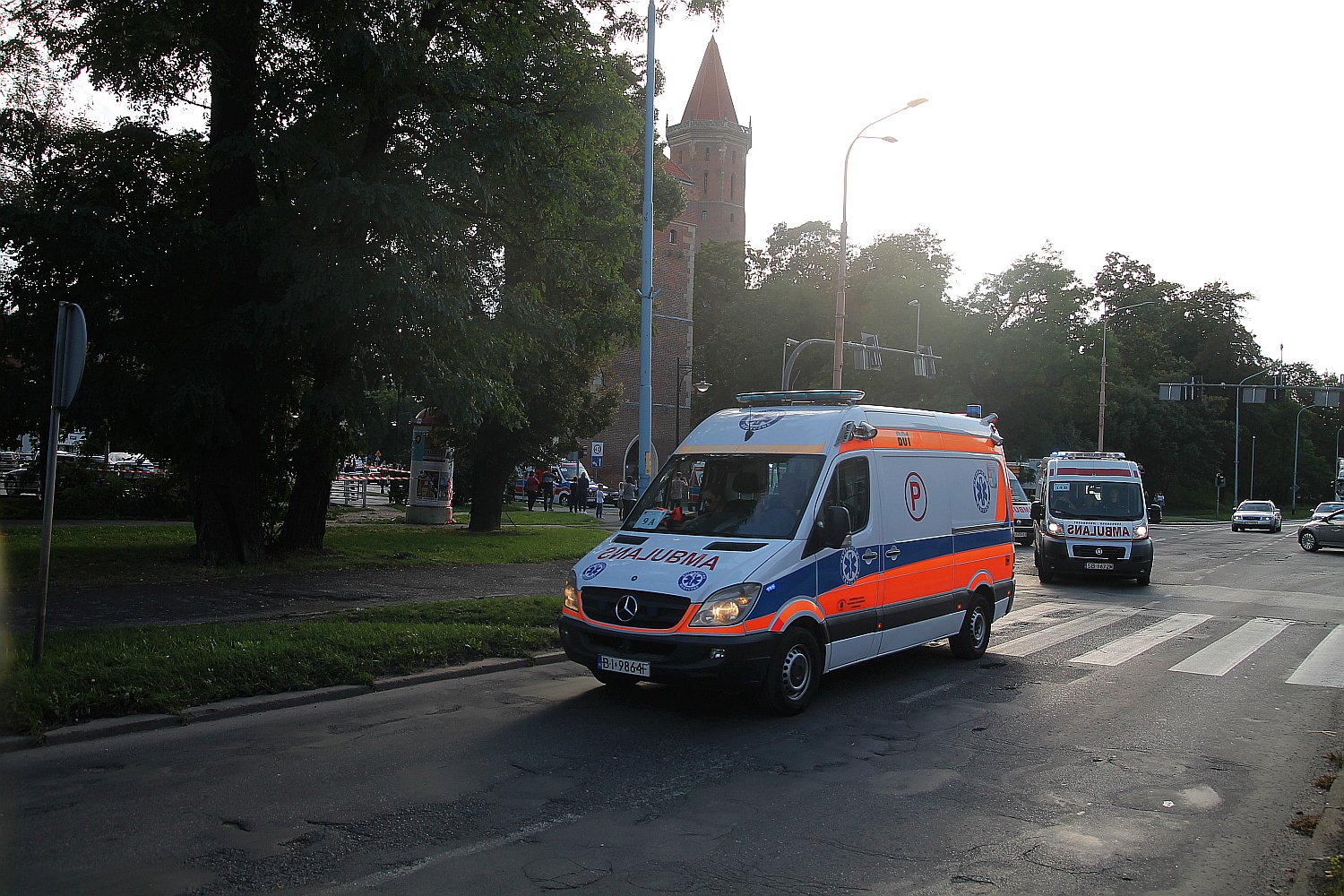 Parada karetek uczestników mistrzostw w ratownictwie