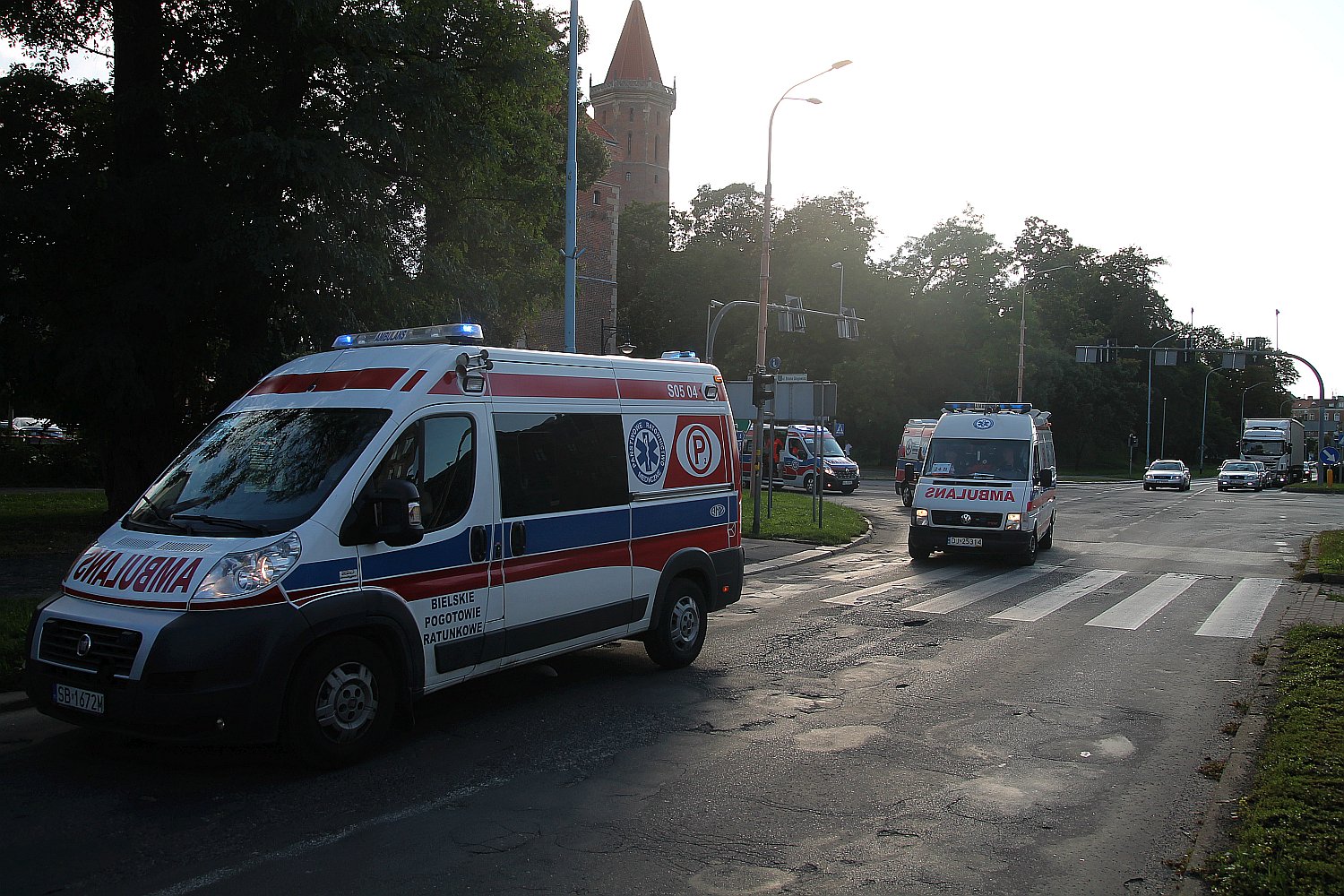 Parada karetek uczestników mistrzostw w ratownictwie