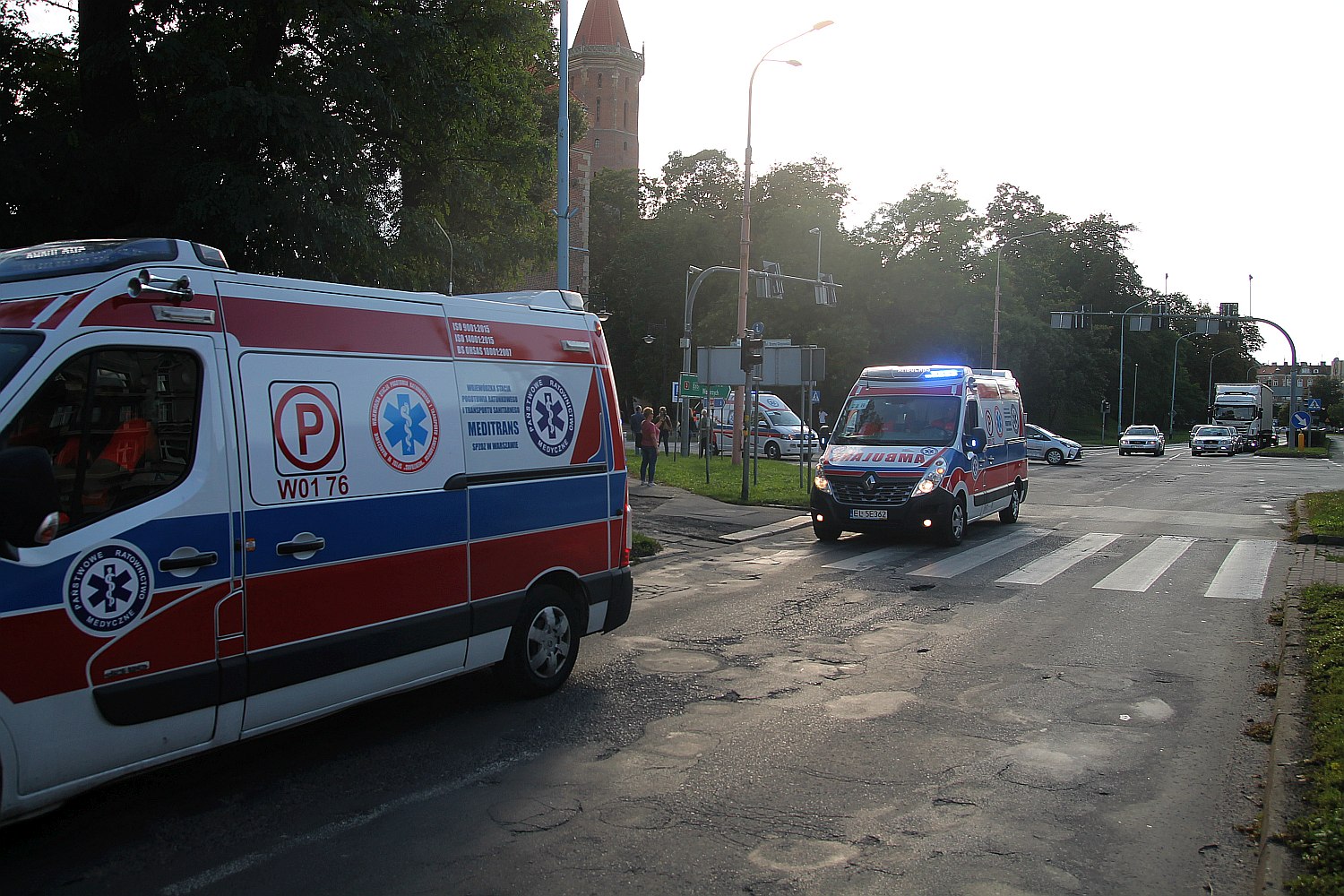 Parada karetek uczestników mistrzostw w ratownictwie