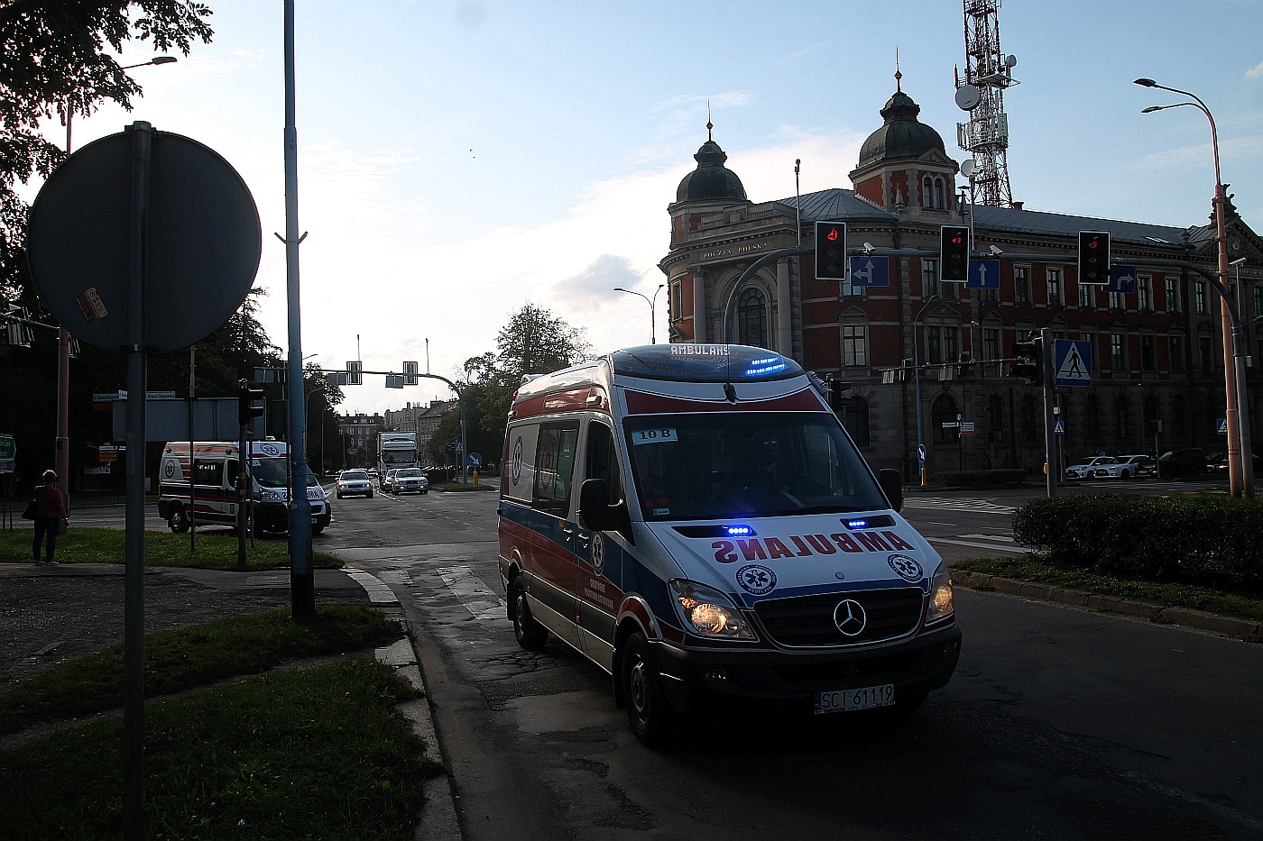 Parada karetek uczestników mistrzostw w ratownictwie
