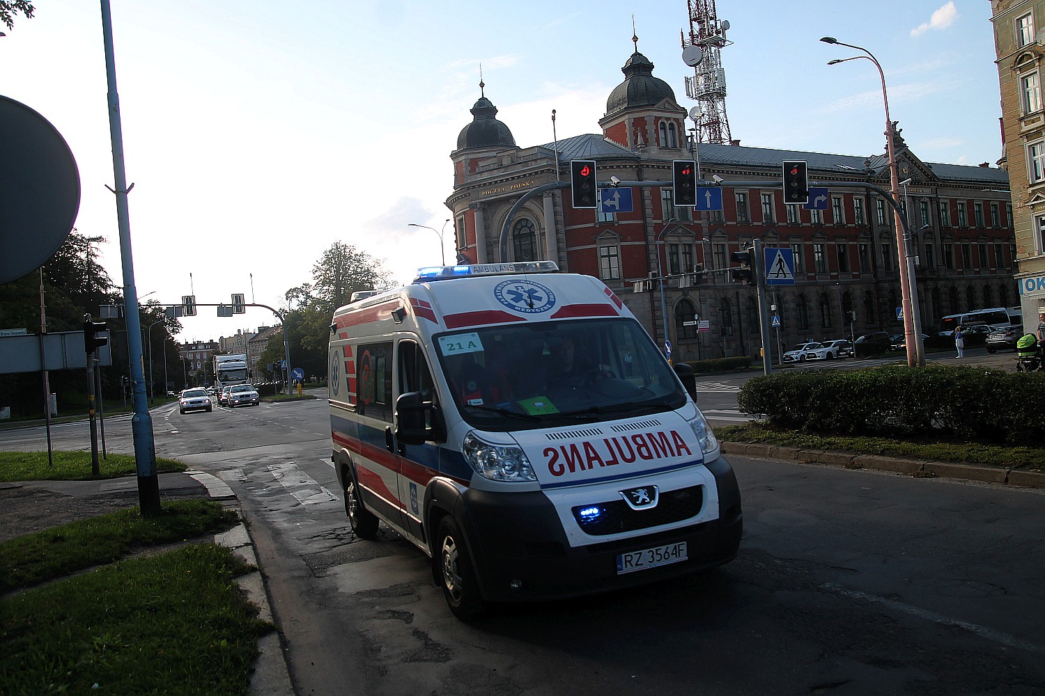Parada karetek uczestników mistrzostw w ratownictwie