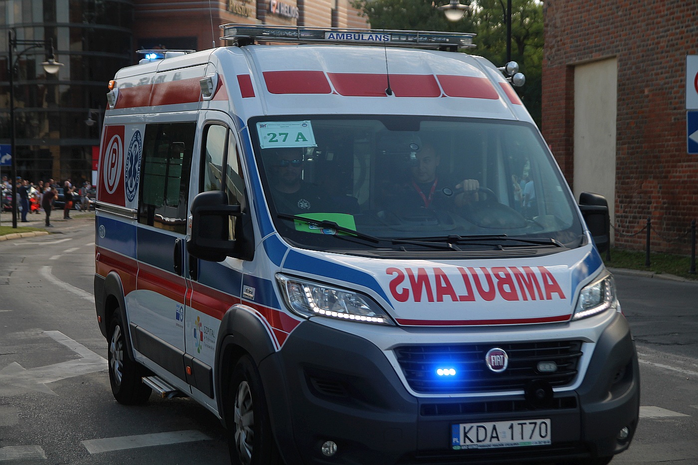 Parada karetek uczestników mistrzostw w ratownictwie