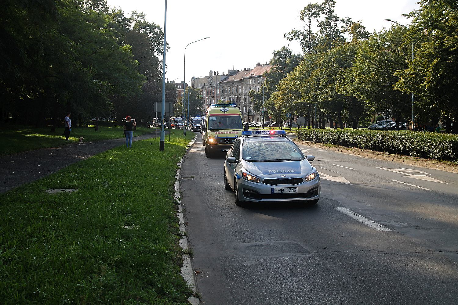 Parada karetek uczestników mistrzostw w ratownictwie