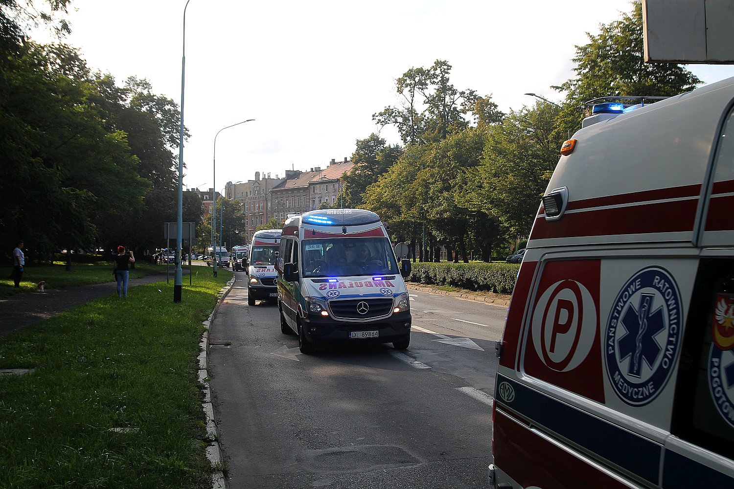 Parada karetek uczestników mistrzostw w ratownictwie