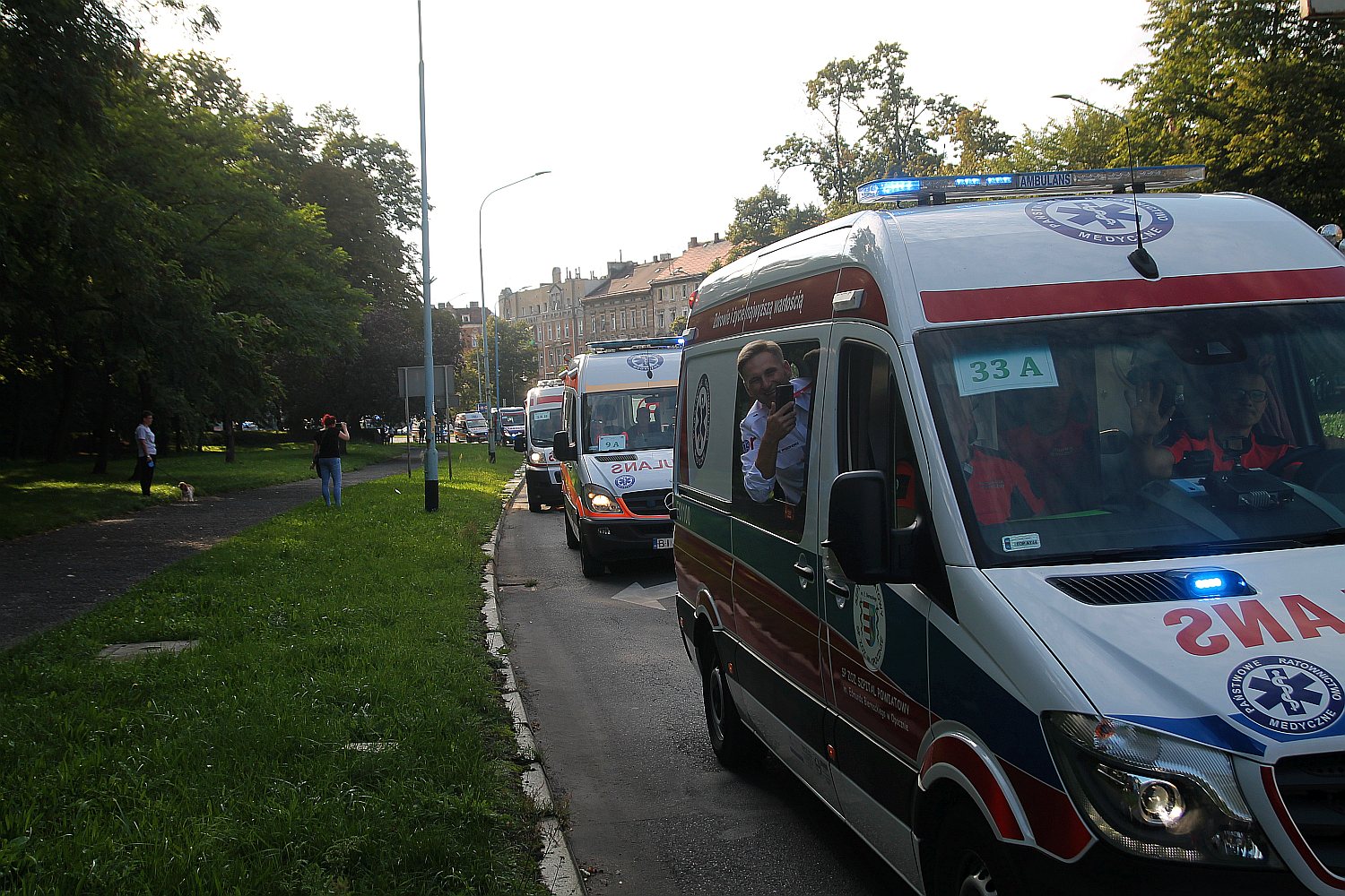 Parada karetek uczestników mistrzostw w ratownictwie