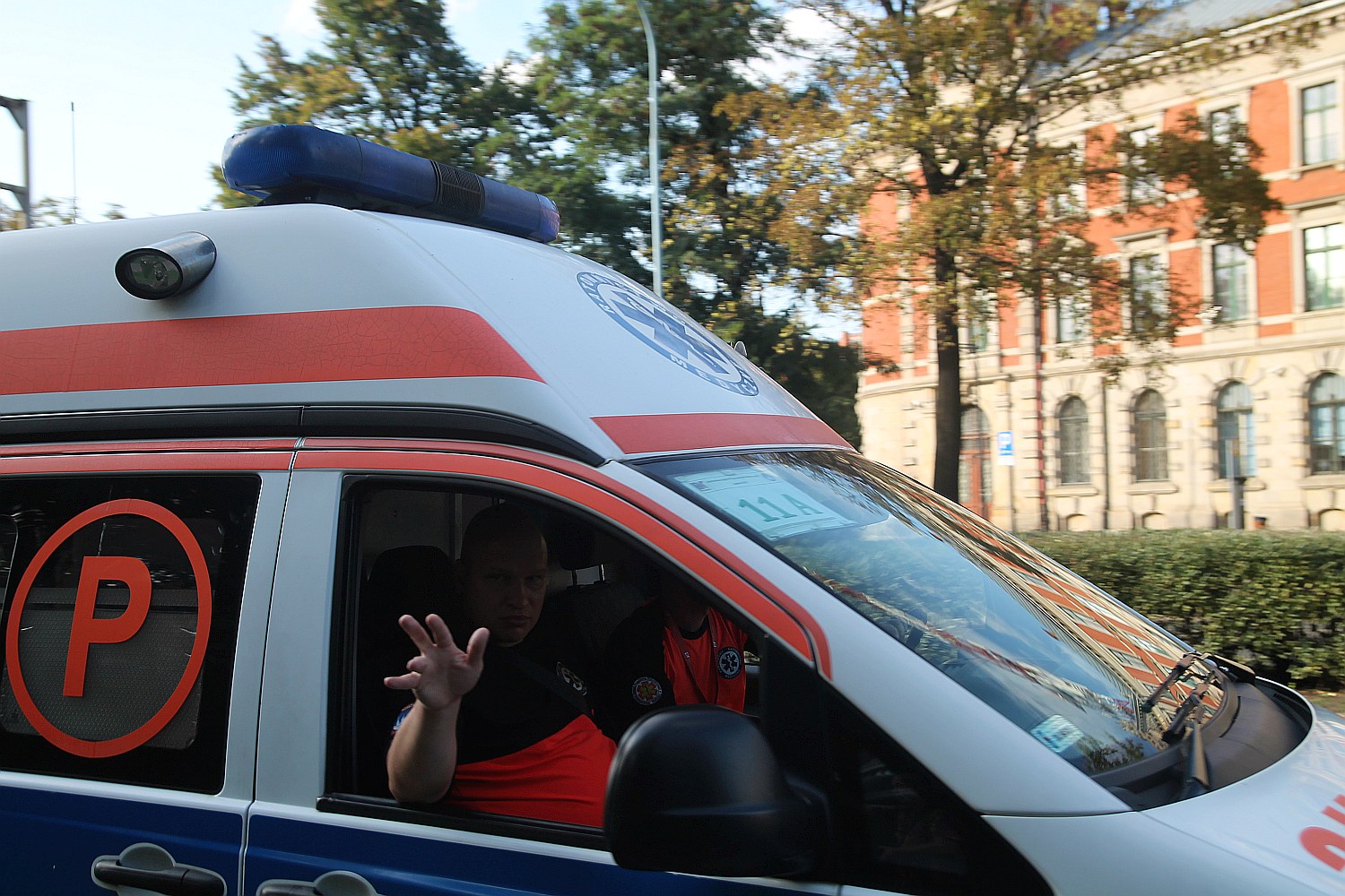 Parada karetek uczestników mistrzostw w ratownictwie