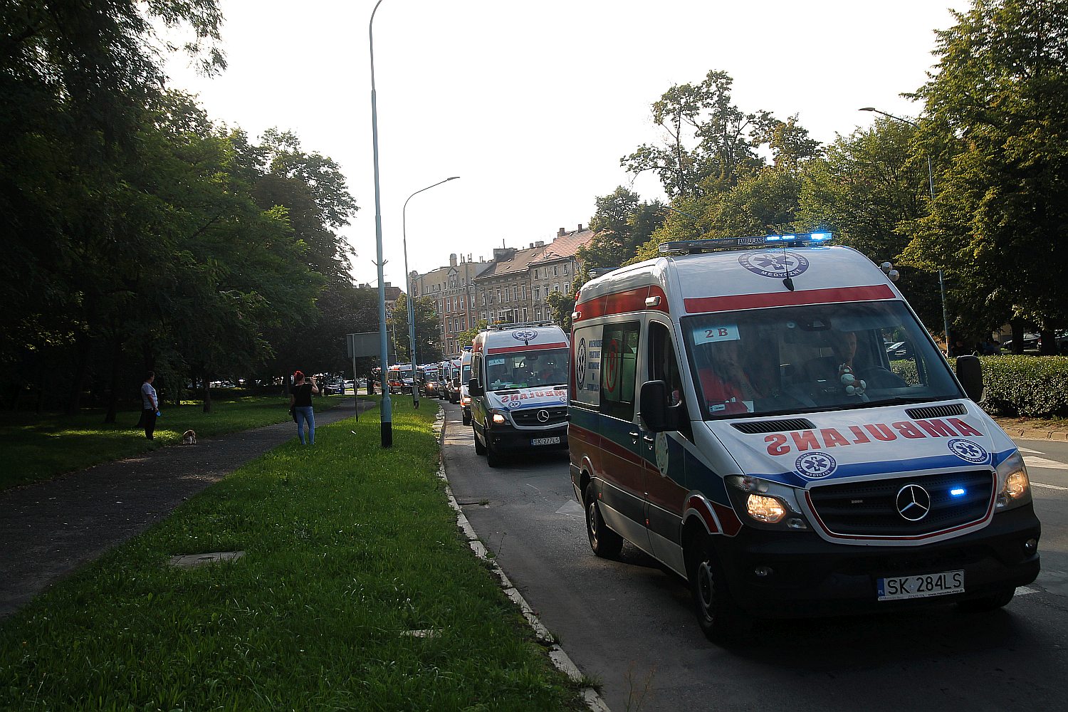 Parada karetek uczestników mistrzostw w ratownictwie