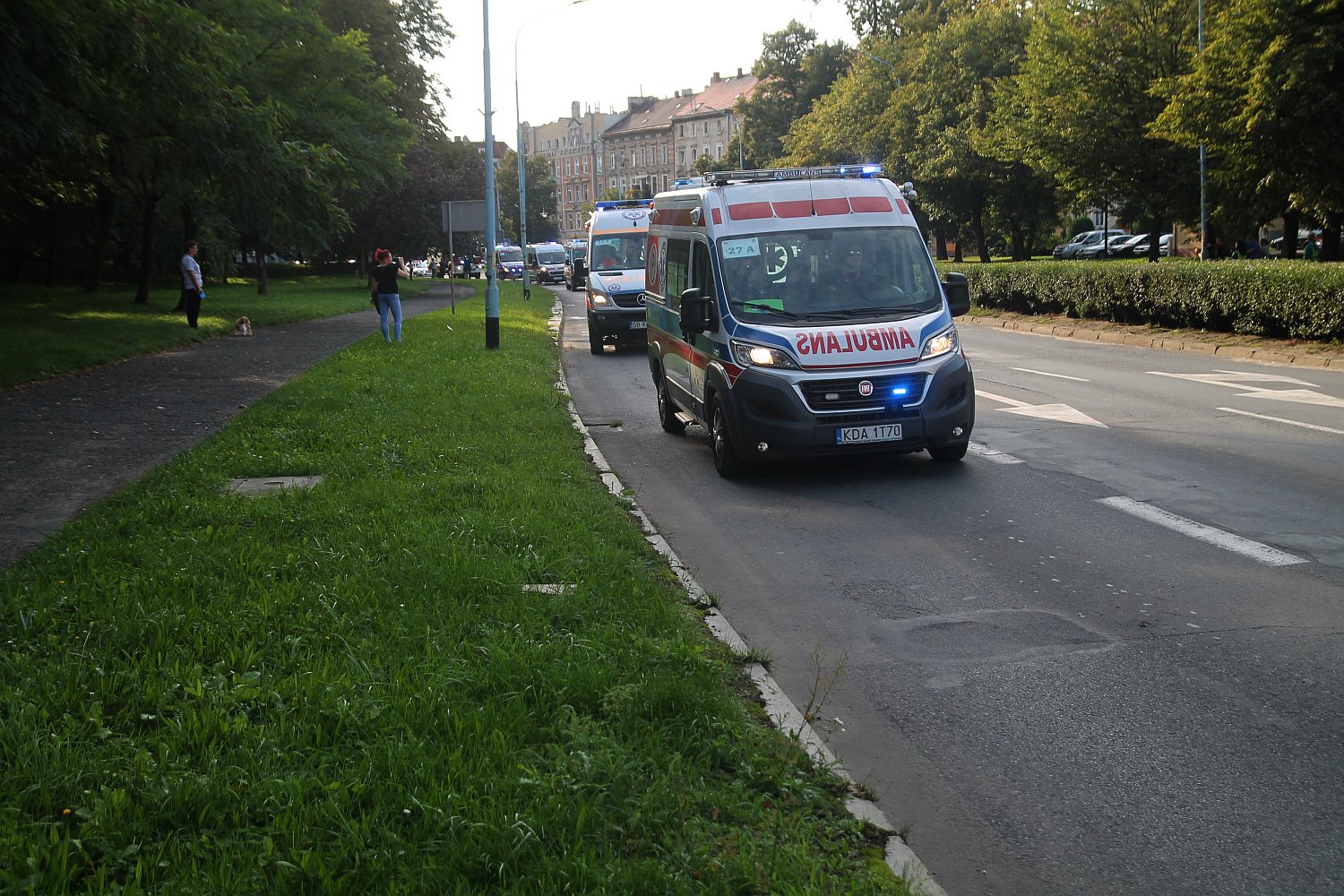 Parada karetek uczestników mistrzostw w ratownictwie