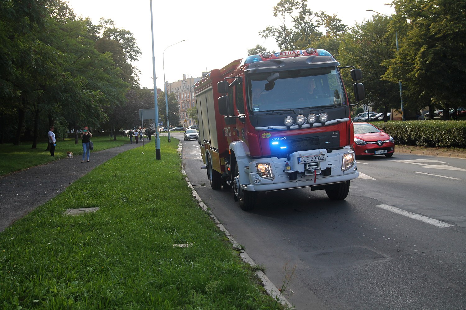 Parada karetek uczestników mistrzostw w ratownictwie