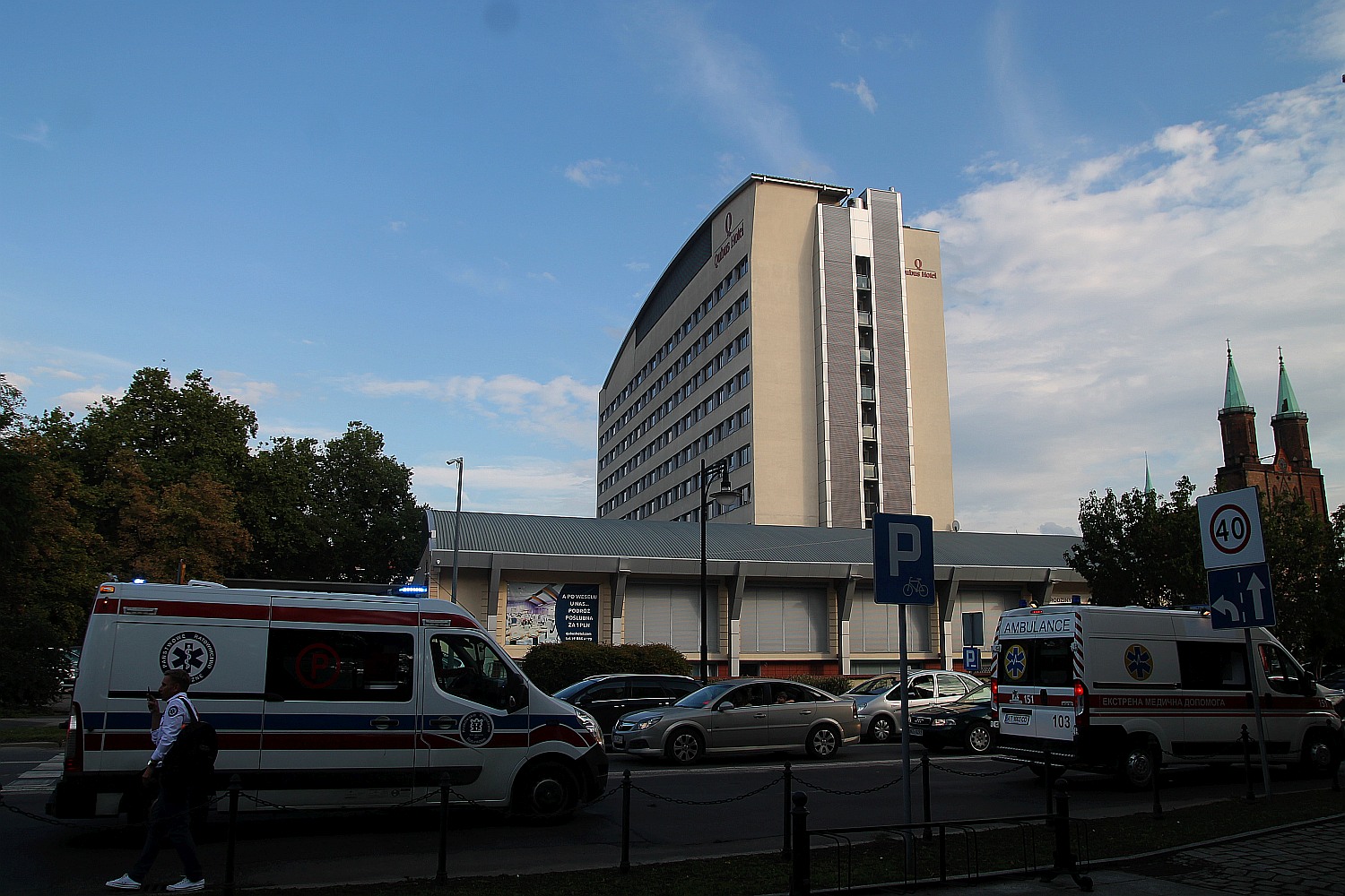 Parada karetek uczestników mistrzostw w ratownictwie