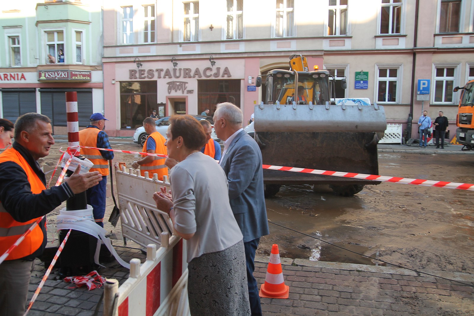 Awaria sieci wodociągowej na ulicy Złotoryjskiej