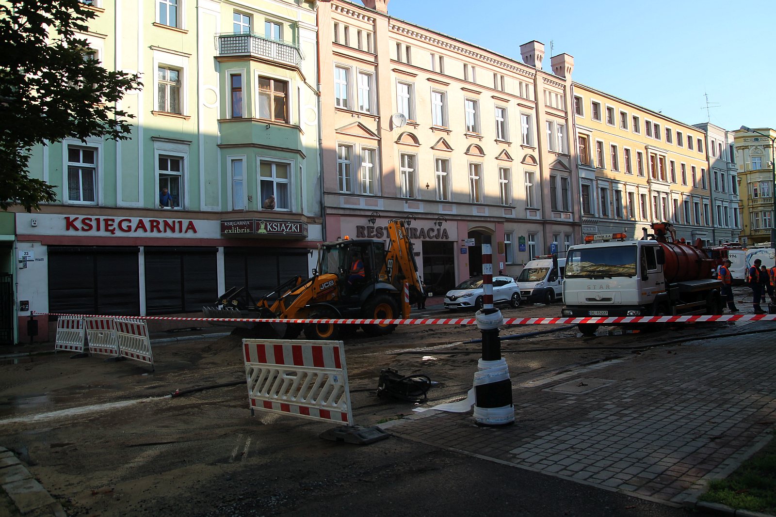 Awaria sieci wodociągowej na ulicy Złotoryjskiej