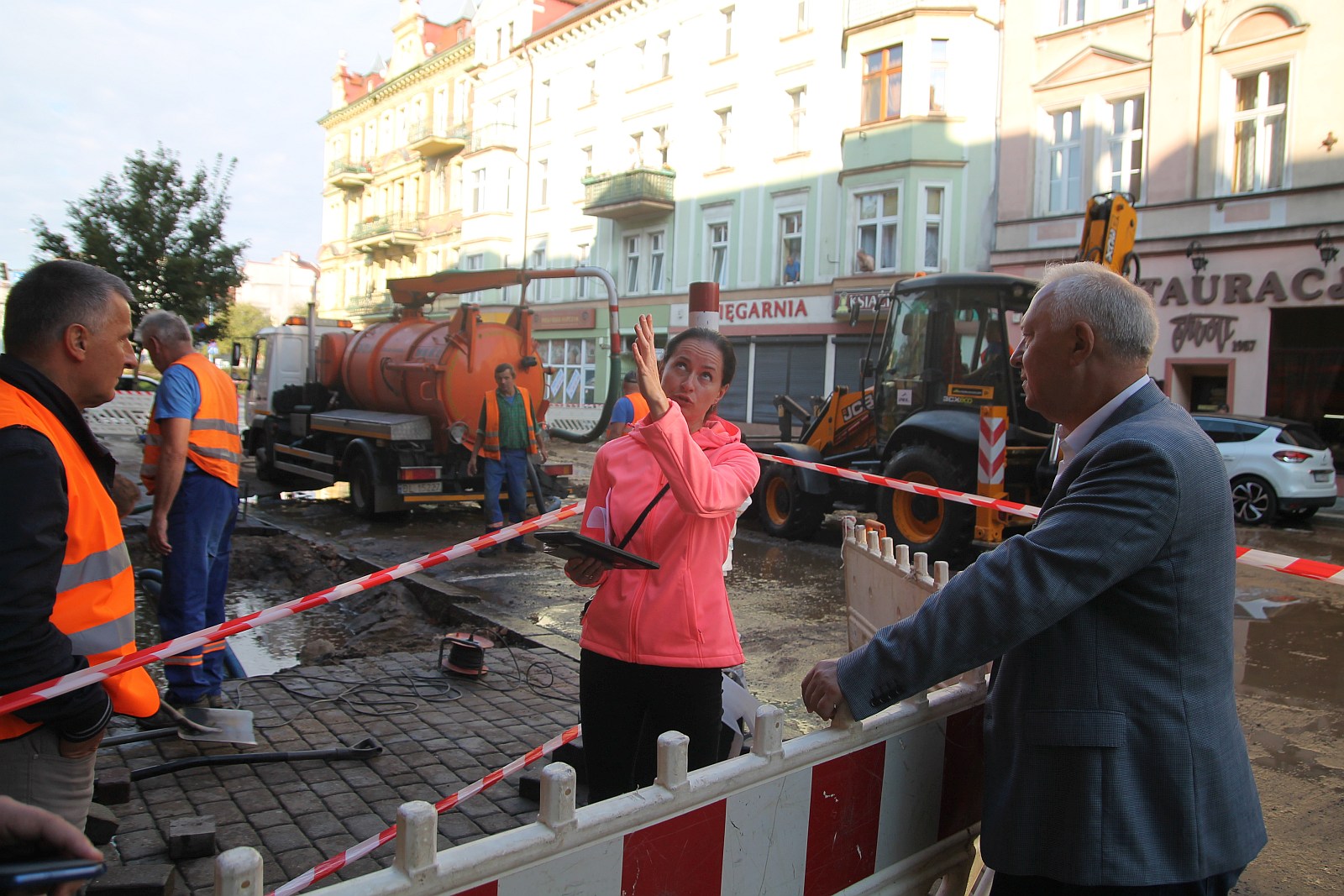 Awaria sieci wodociągowej na ulicy Złotoryjskiej