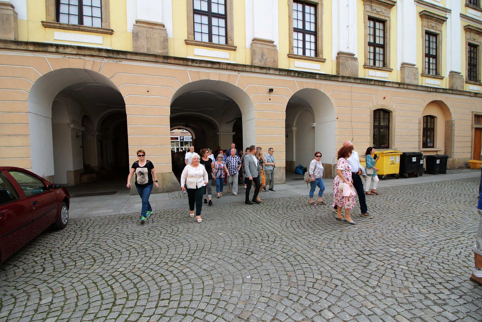 Legniczanie na spacerze śladami legnickich perełek baroku