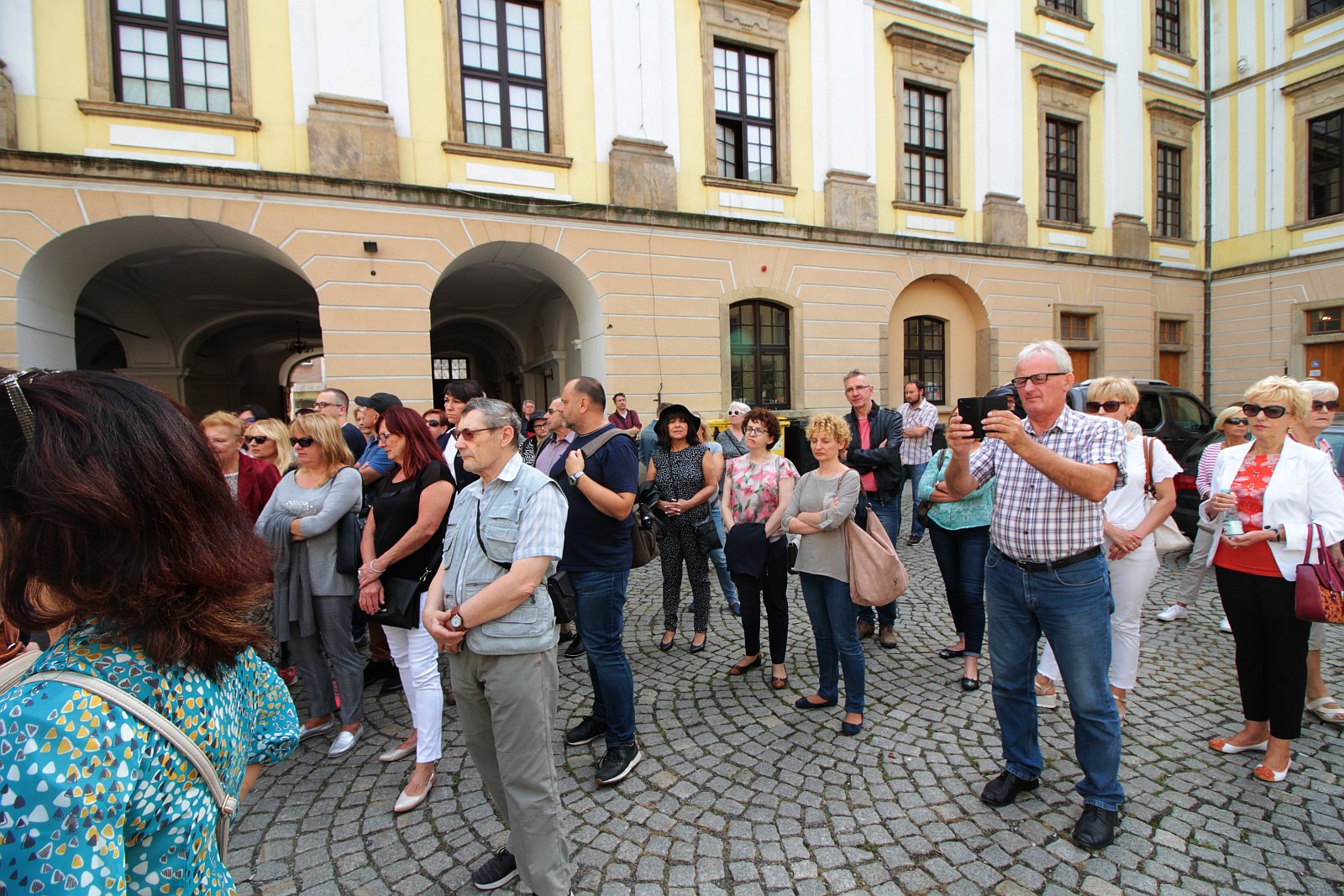 Legniczanie na spacerze śladami legnickich perełek baroku