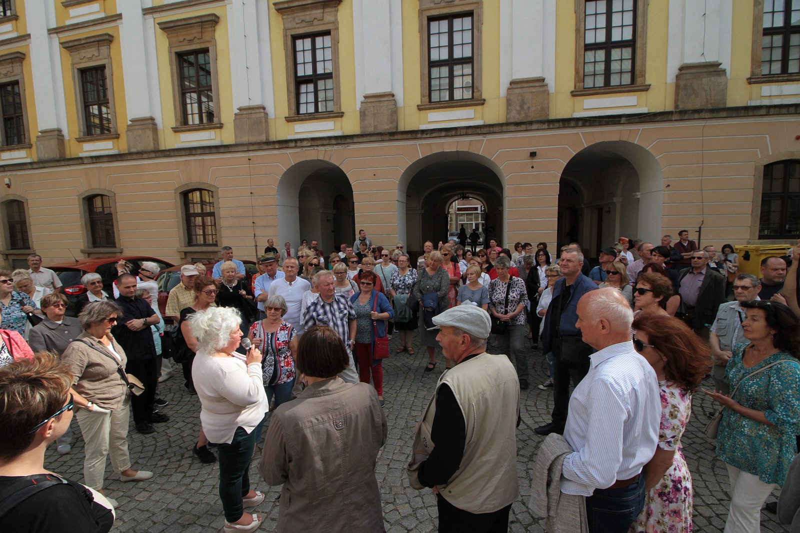 Legniczanie na spacerze śladami legnickich perełek baroku