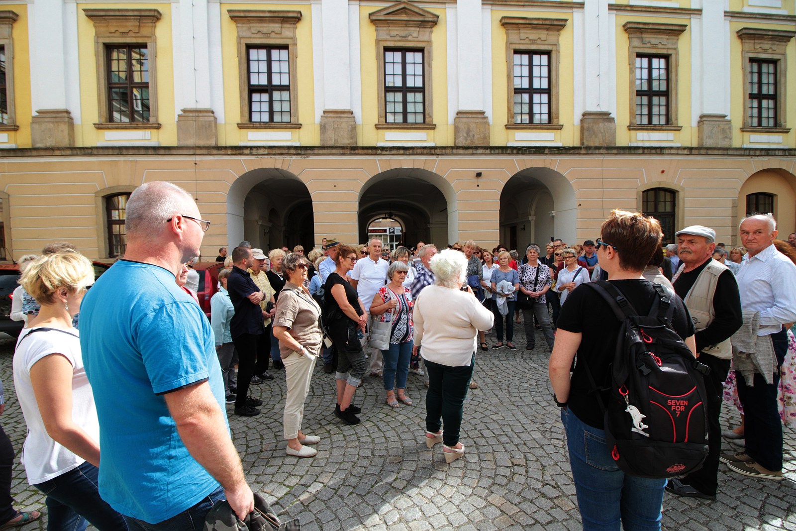 Legniczanie na spacerze śladami legnickich perełek baroku
