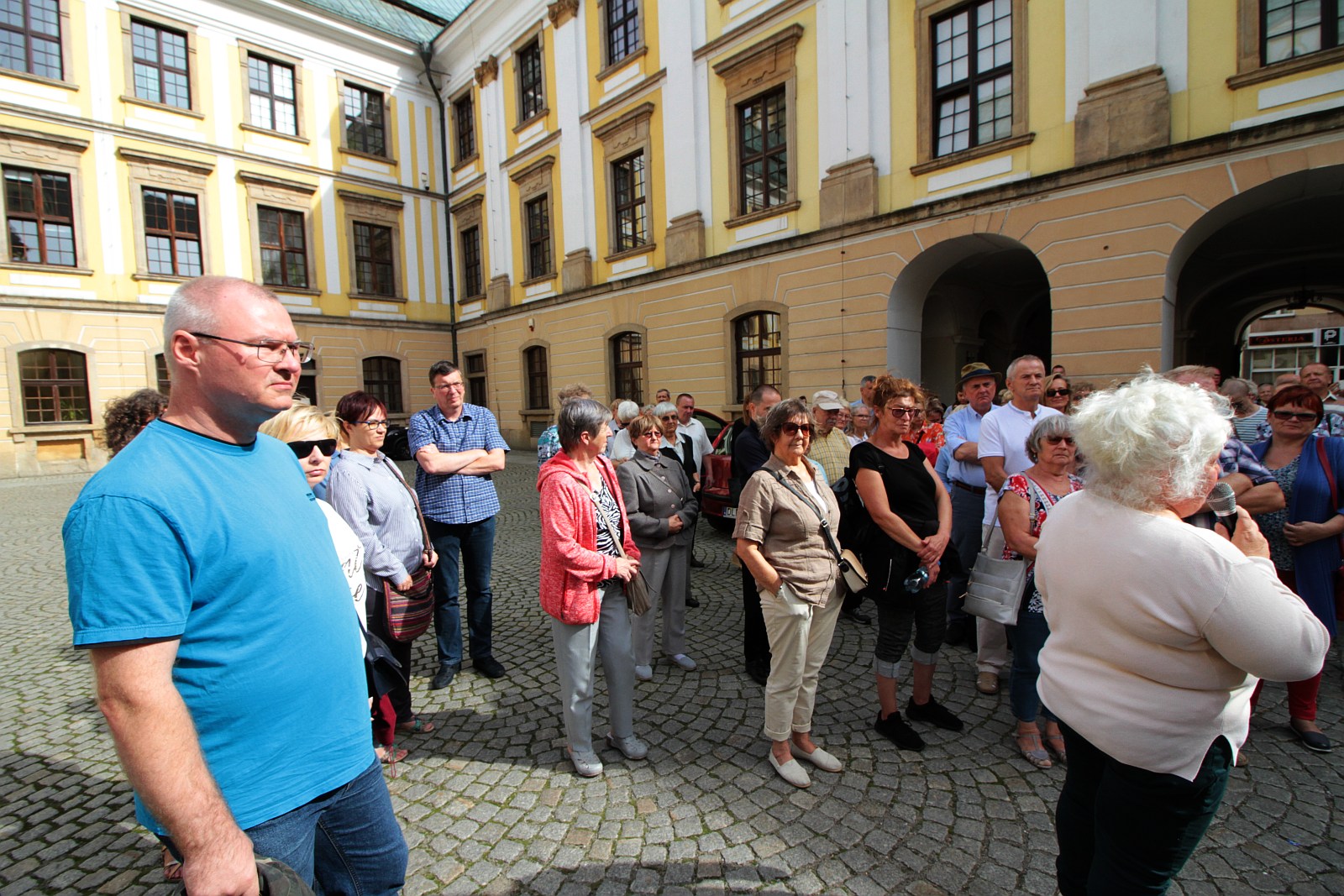 Legniczanie na spacerze śladami legnickich perełek baroku