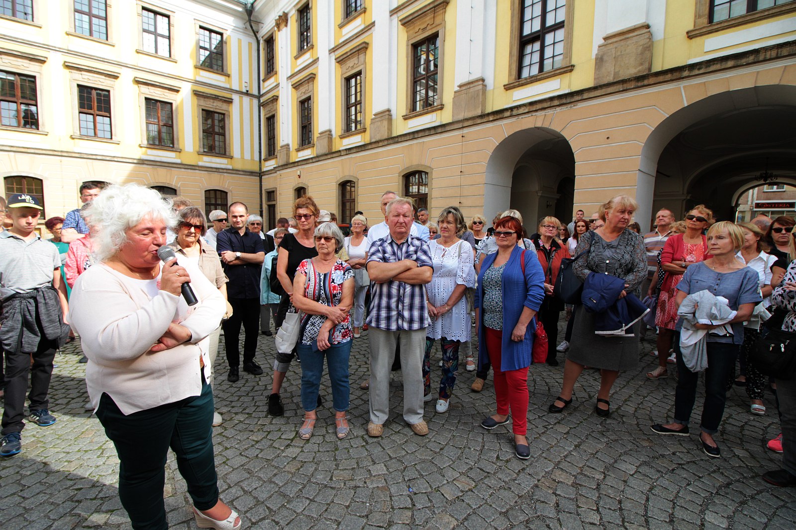 Legniczanie na spacerze śladami legnickich perełek baroku
