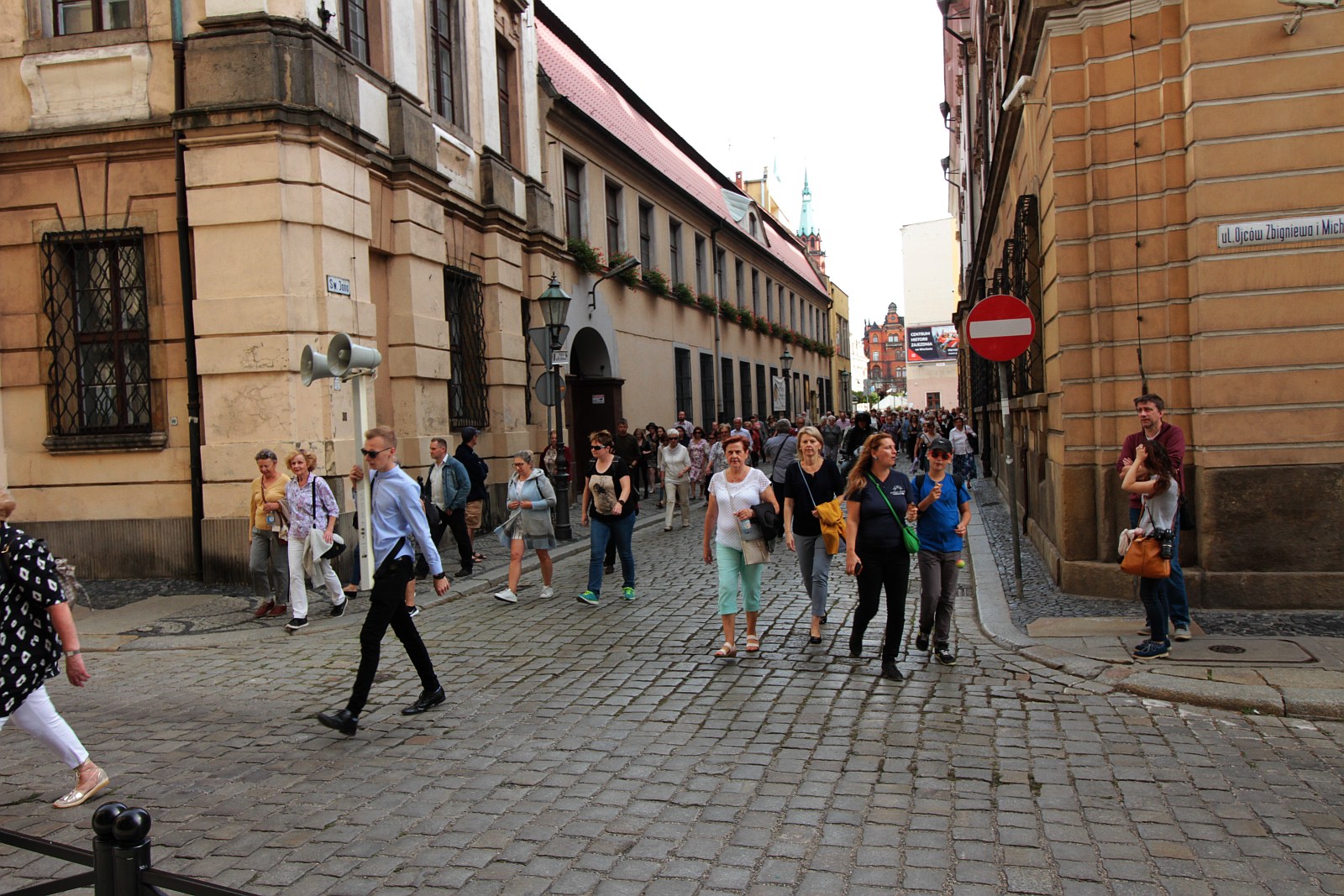 Legniczanie na spacerze śladami legnickich perełek baroku