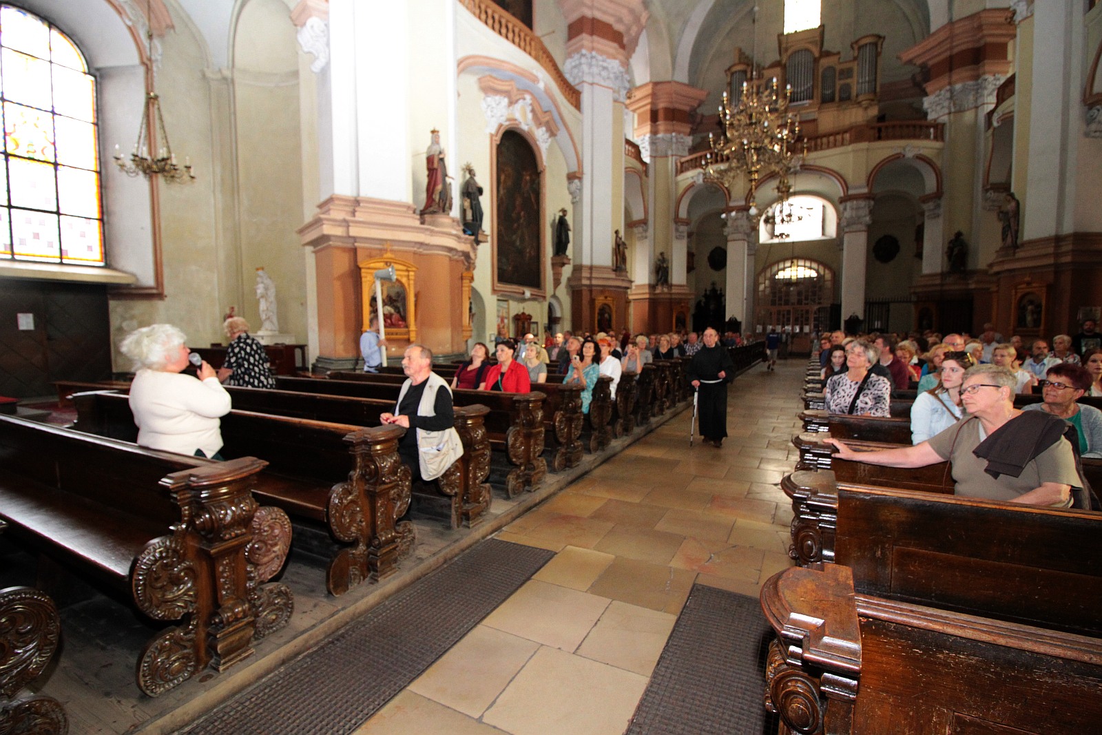 Legniczanie na spacerze śladami legnickich perełek baroku