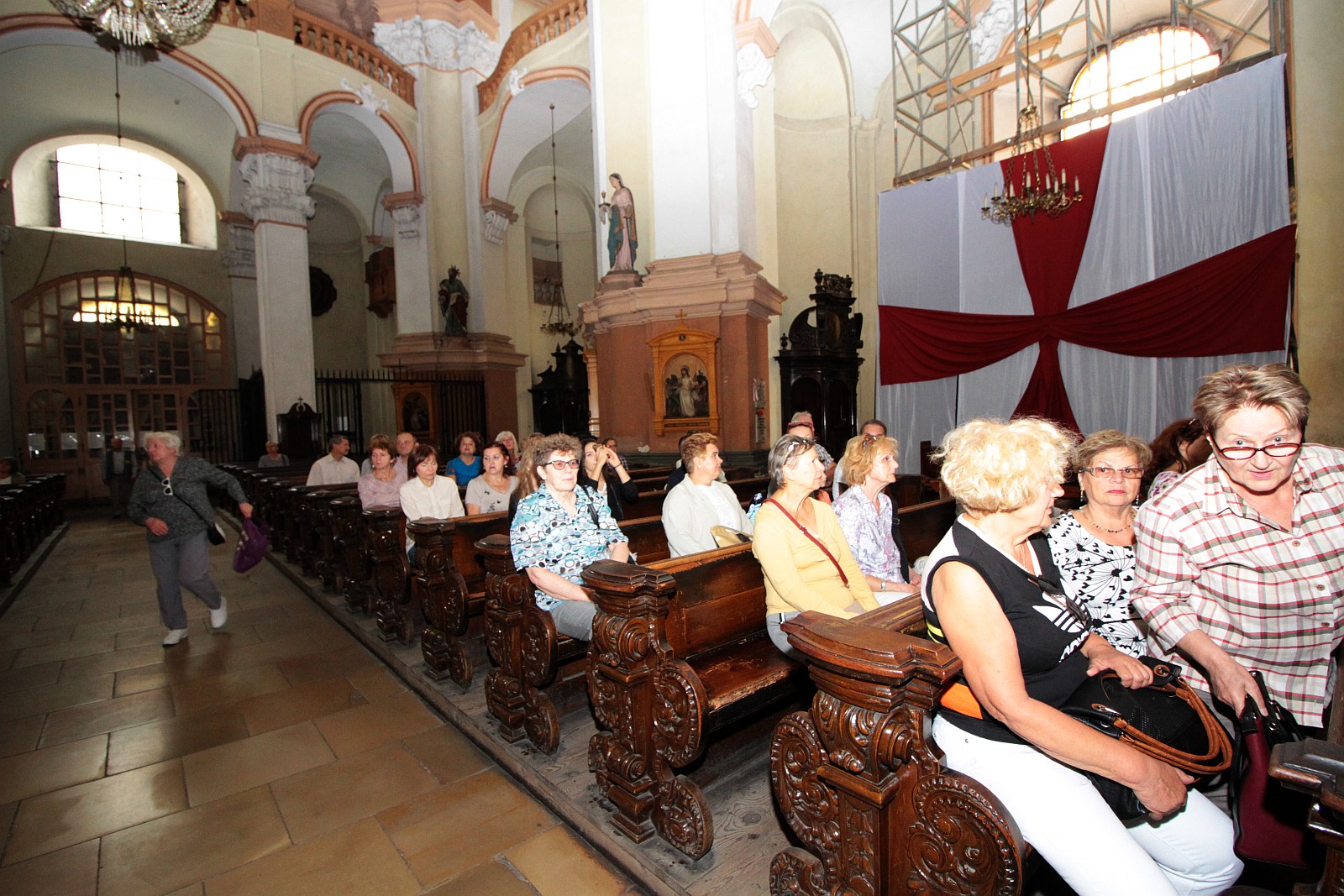 Legniczanie na spacerze śladami legnickich perełek baroku