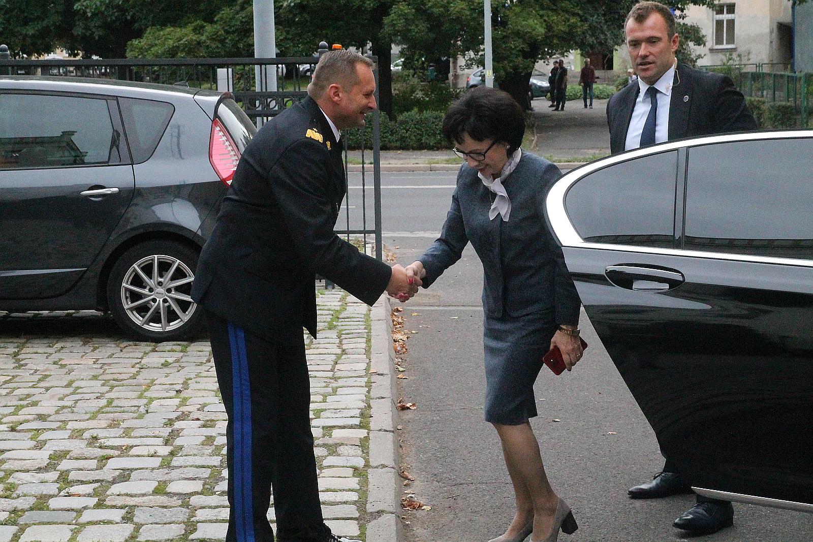 Elżbieta Witek rozmawiała ze strażakami ochotnikami