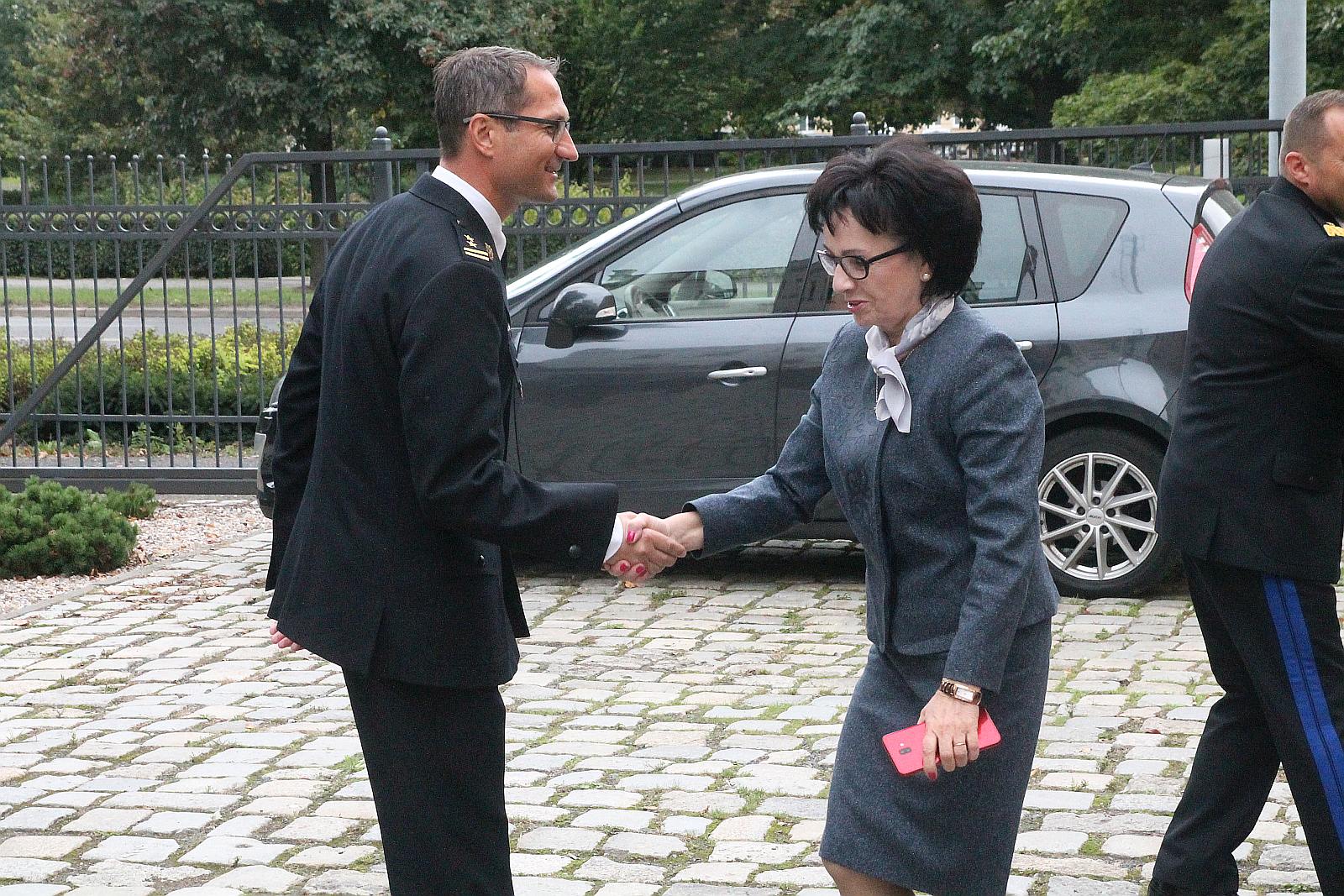 Elżbieta Witek rozmawiała ze strażakami ochotnikami