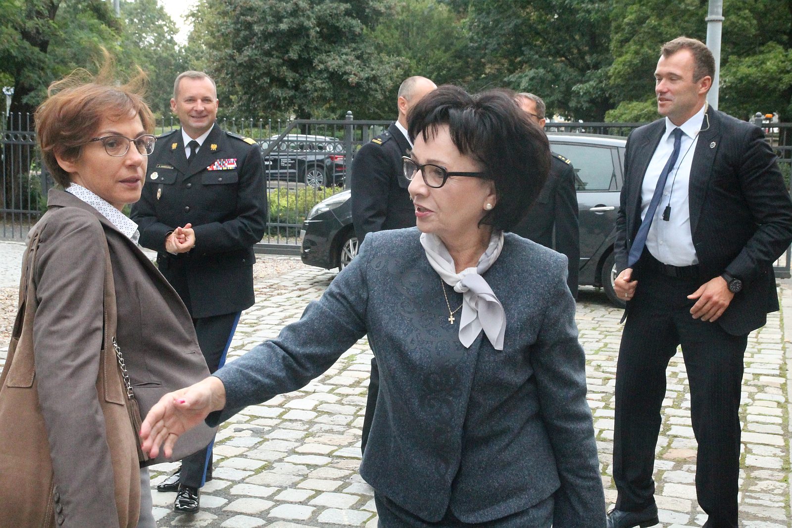 Elżbieta Witek rozmawiała ze strażakami ochotnikami