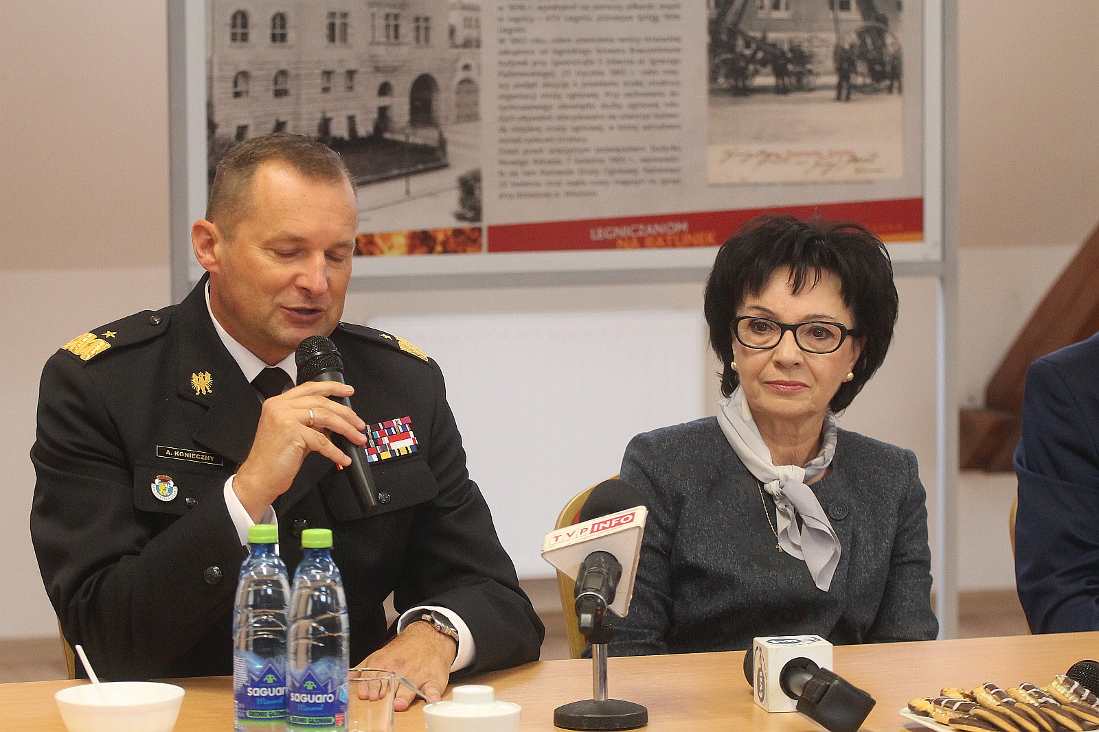 Elżbieta Witek rozmawiała ze strażakami ochotnikami