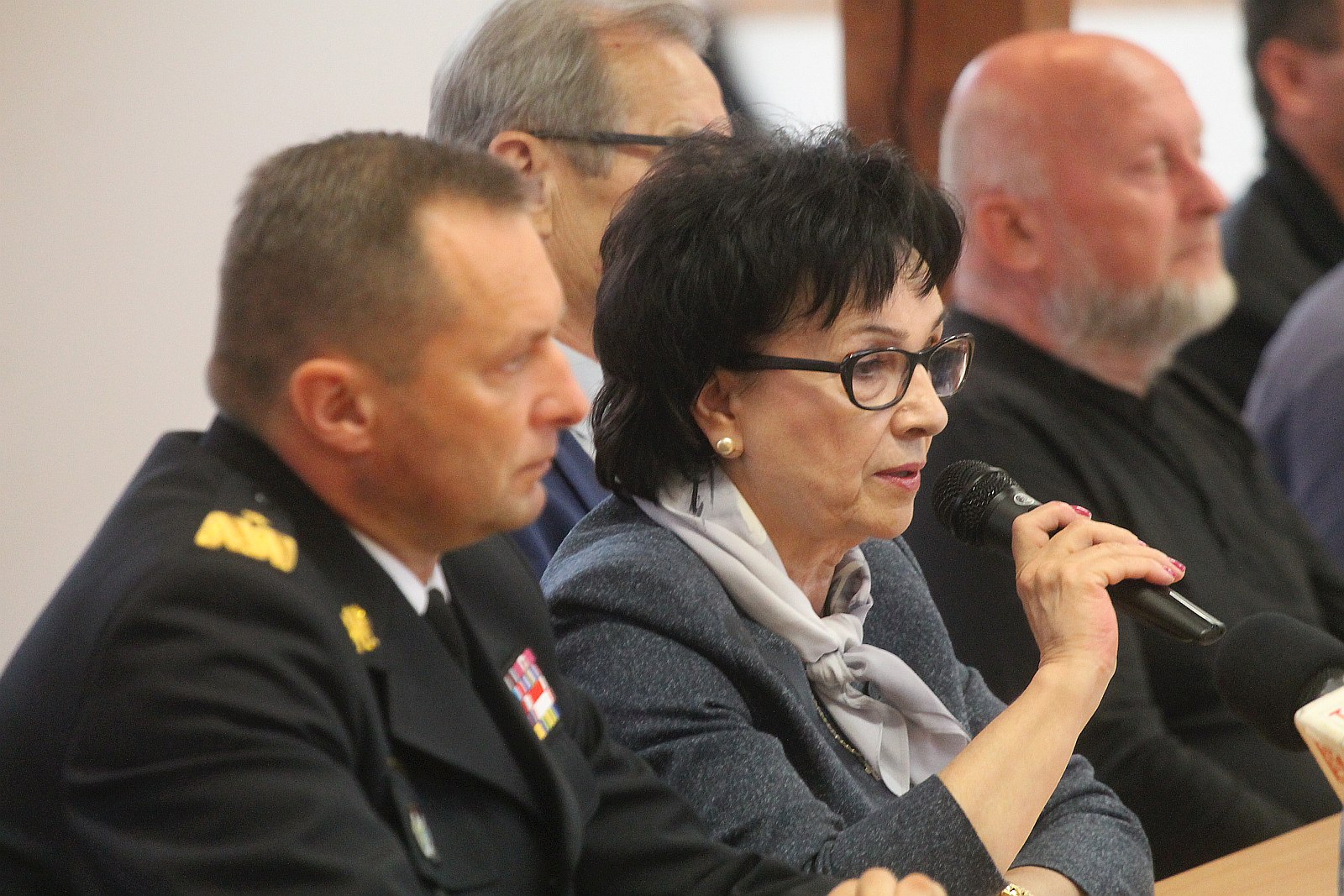 Elżbieta Witek rozmawiała ze strażakami ochotnikami