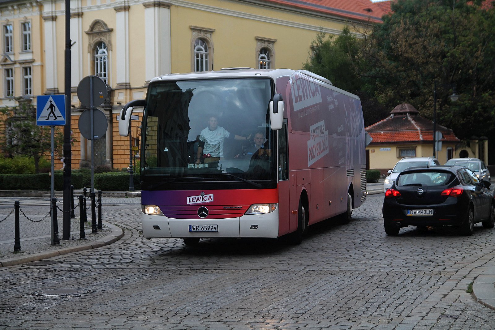 Lewicobus z Czarzastym i Nowicką, zawitał do Legnicy