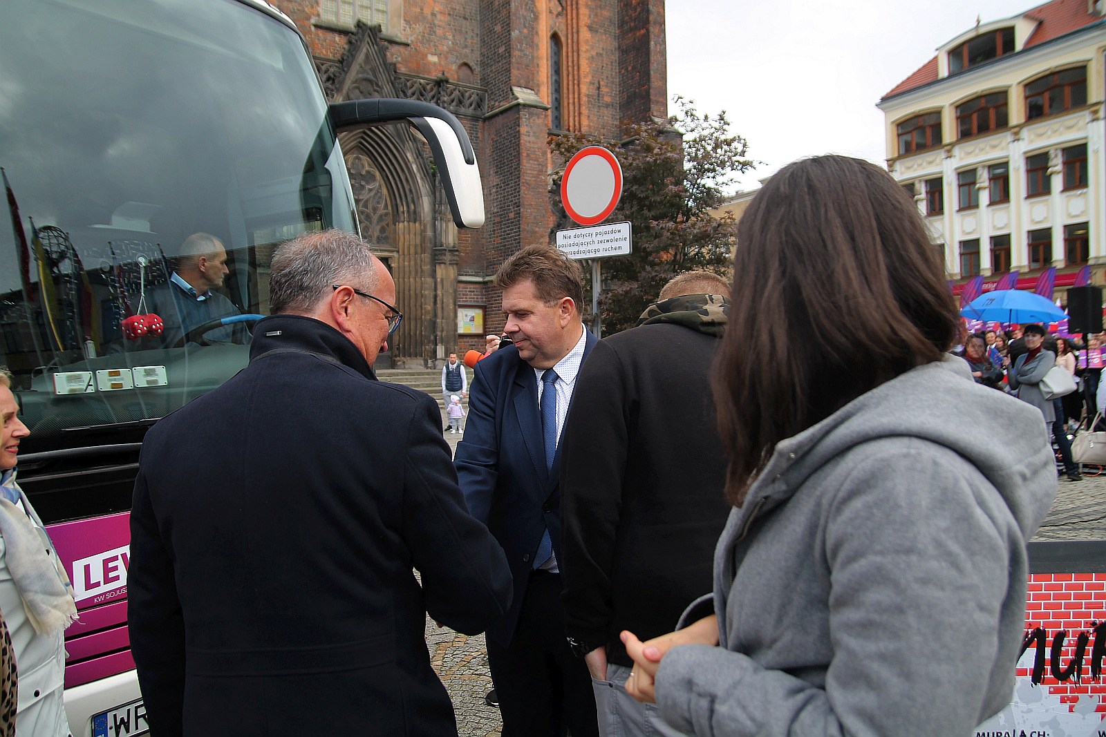 Lewicobus z Czarzastym i Nowicką, zawitał do Legnicy
