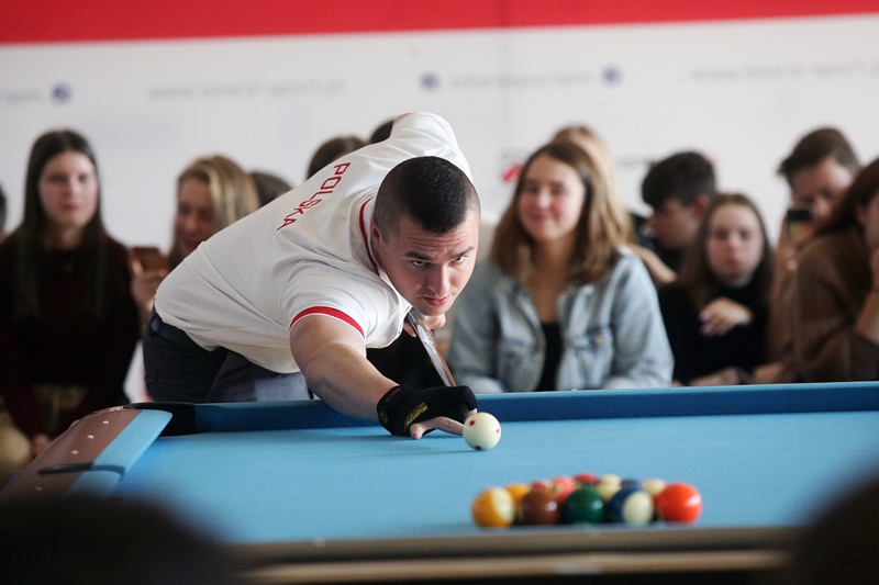 Pokaz tricków w wykonaniu mistrza świata Bogdana Wołkowskiego