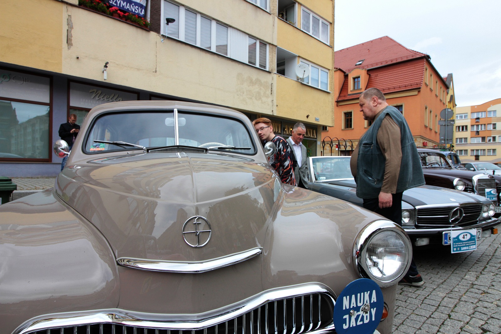 W niedzielę na legnicki rynek przyjechały zabytkowe samochody