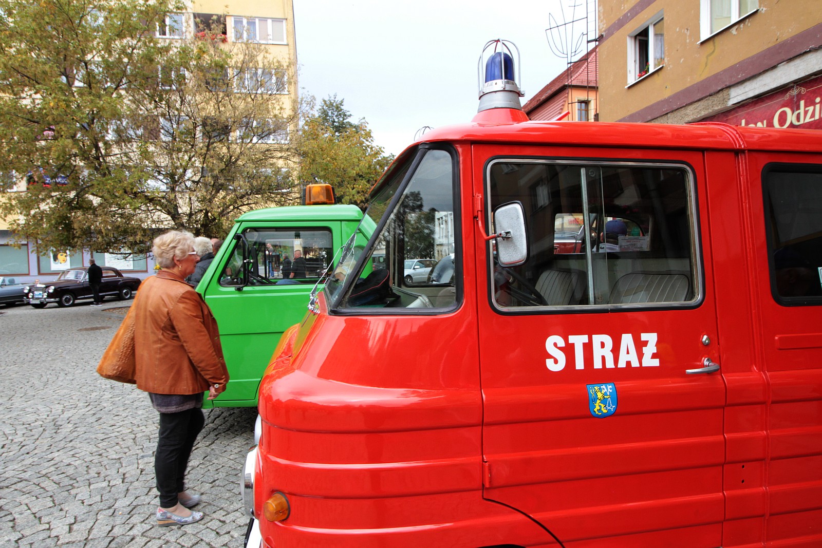 W niedzielę na legnicki rynek przyjechały zabytkowe samochody