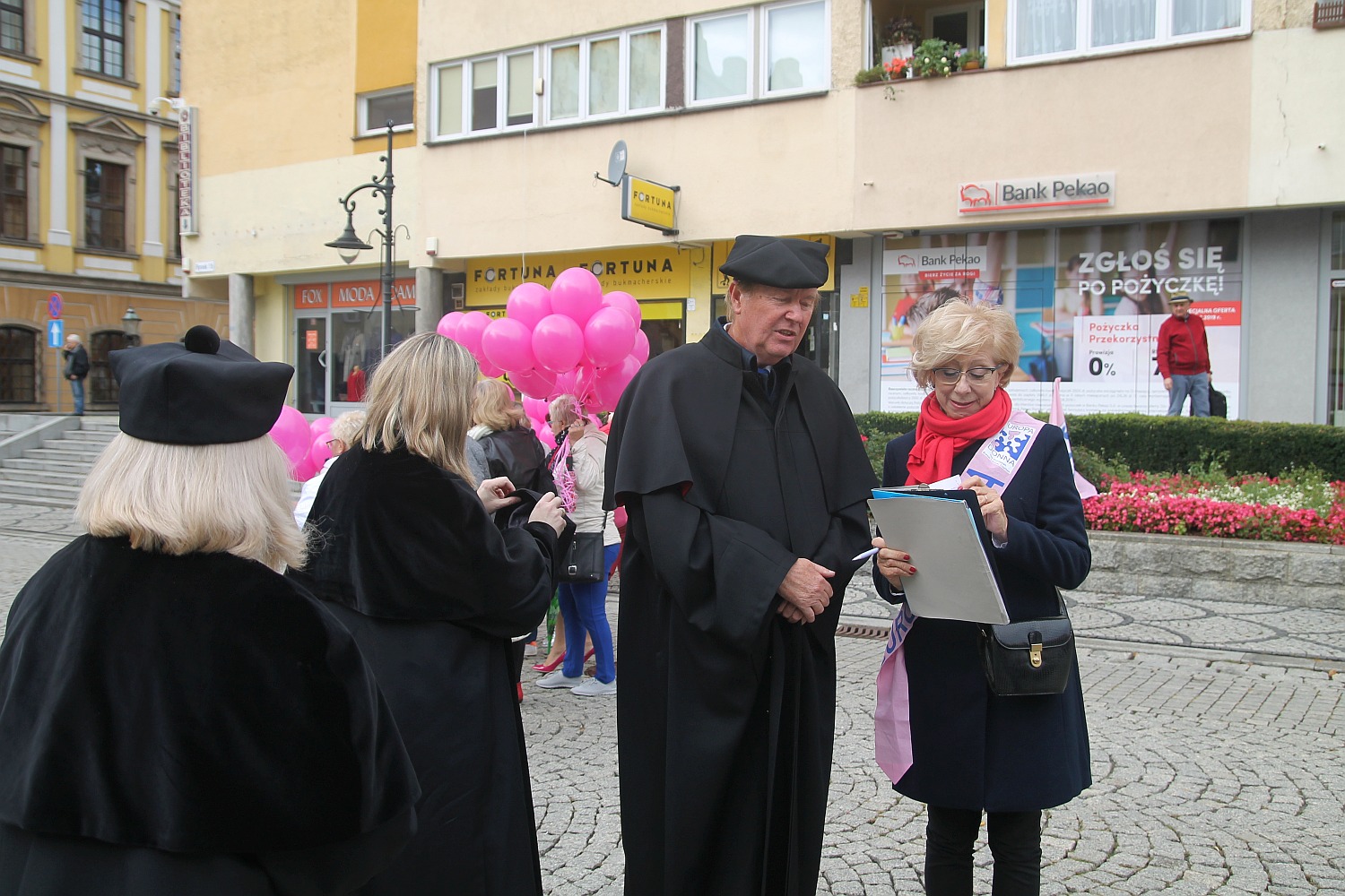 Różowy „Marsz ku zdrowiu” przeszedł przez Legnicą     
