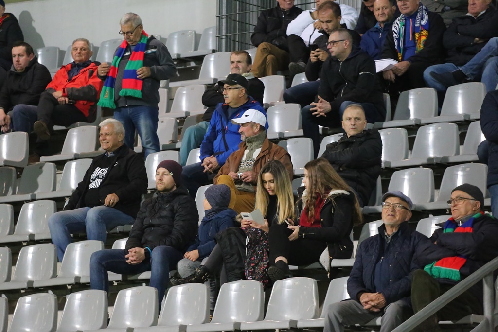 Kibice, dwunasty zawodnik na meczu Miedzi z Puszczą