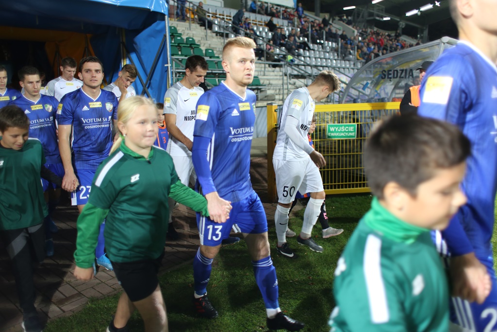 Skromne zwycięstwo piłkarzy Miedzi nad Puszczą Niepołomice